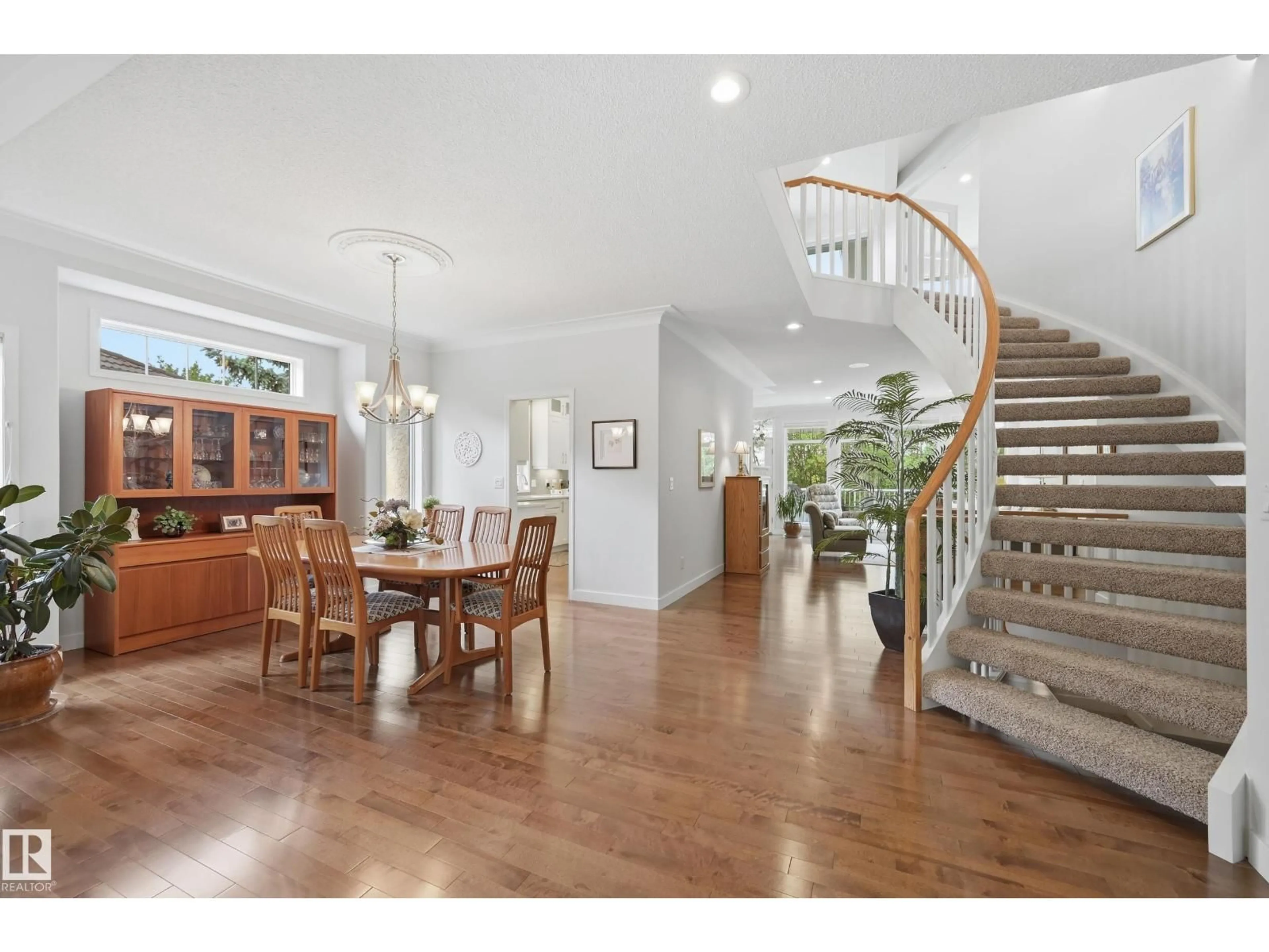 Indoor foyer for NW - 1346 119B ST, Edmonton Alberta T6J7H5