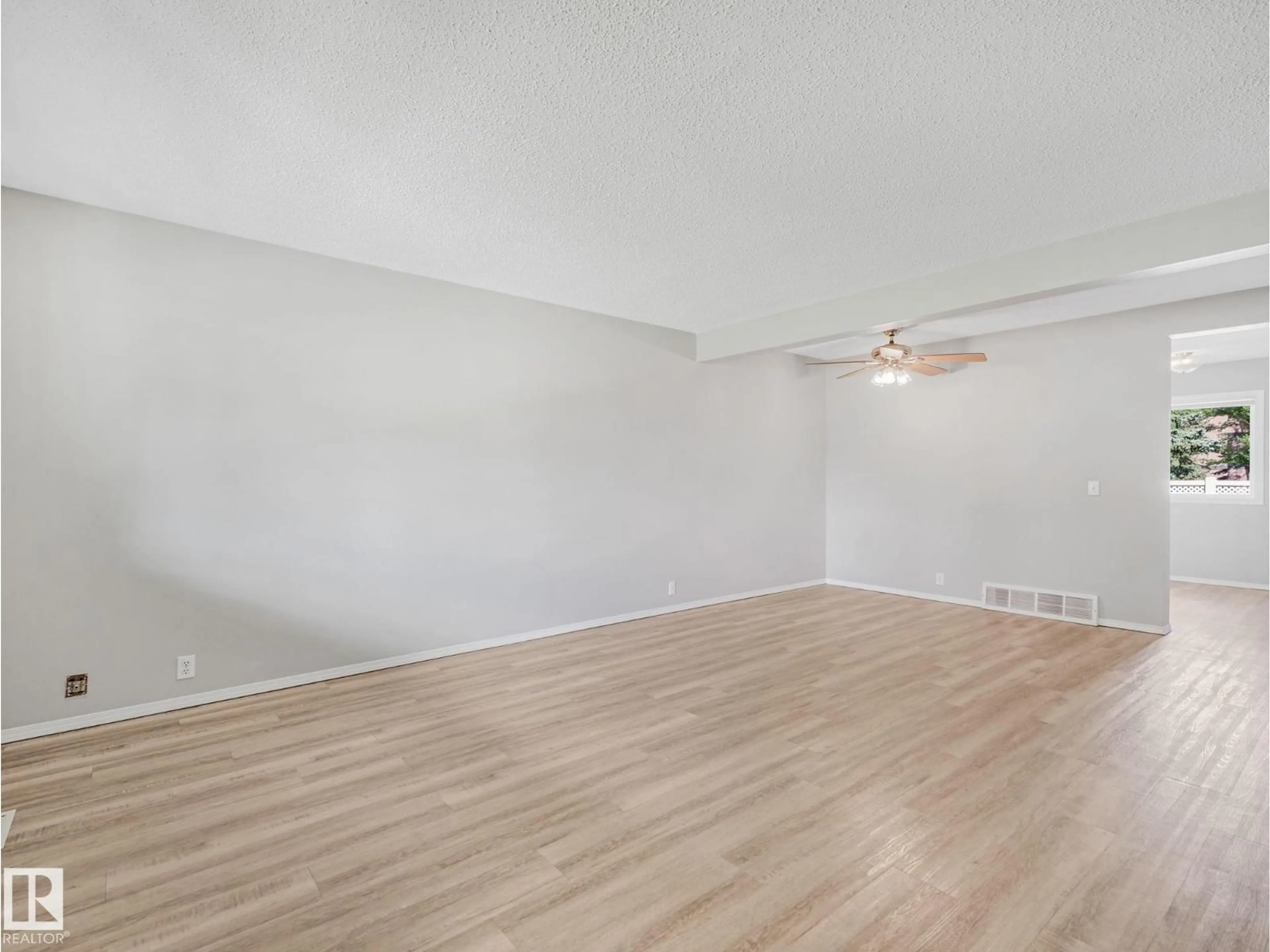 A pic of a room for 55 - 13833 30 ST, Edmonton Alberta T5Y2B2