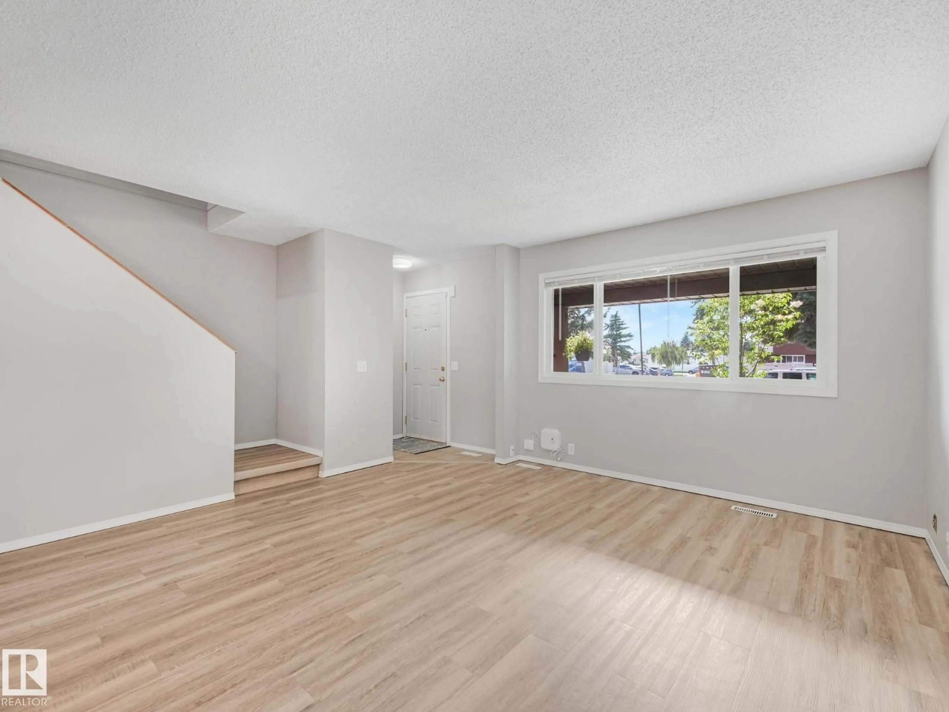 A pic of a room for 55 - 13833 30 ST, Edmonton Alberta T5Y2B2