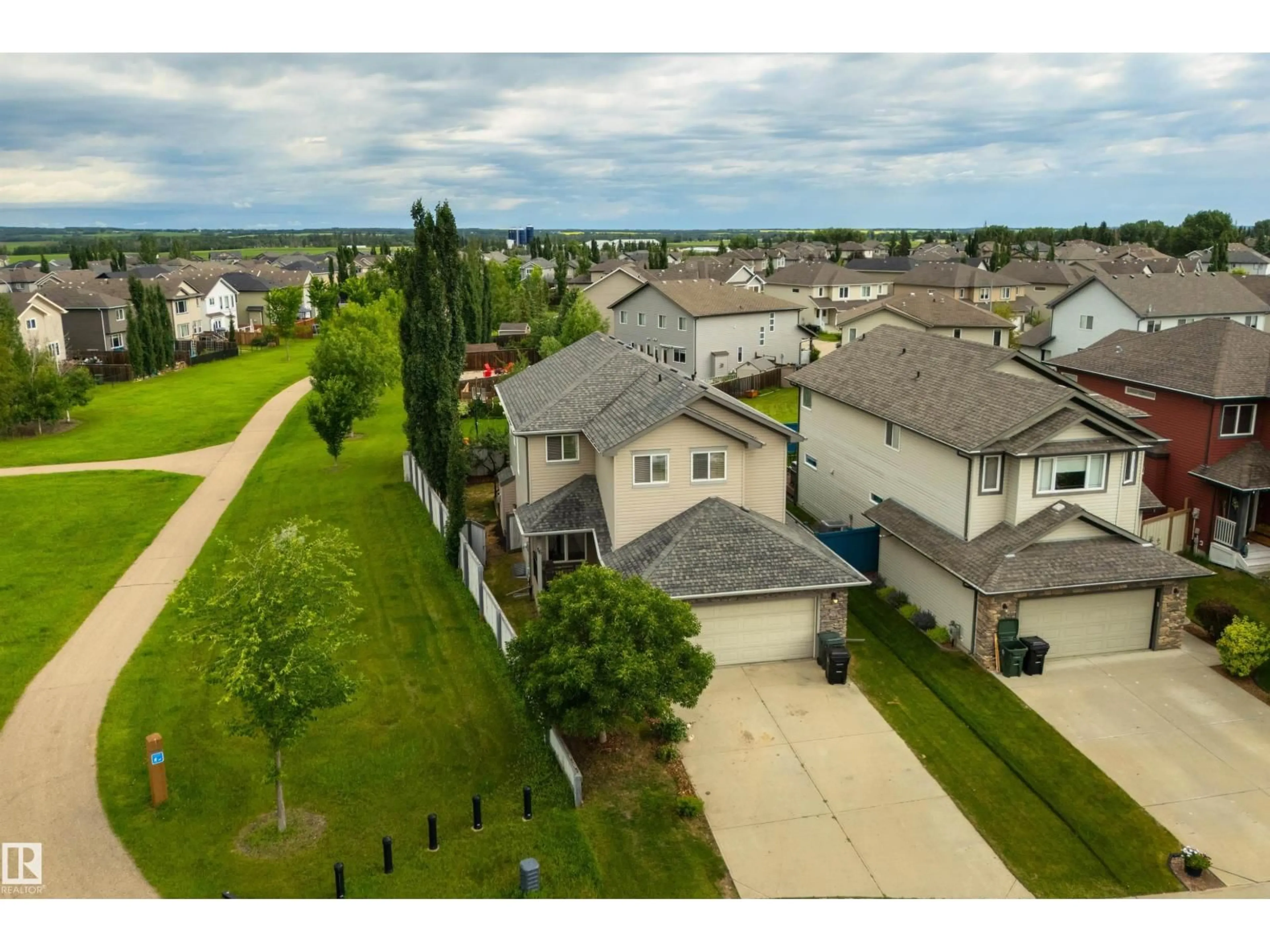 A pic from outside/outdoor area/front of a property/back of a property/a pic from drone, street for 16 ASHTON GA, Spruce Grove Alberta T7X0H8