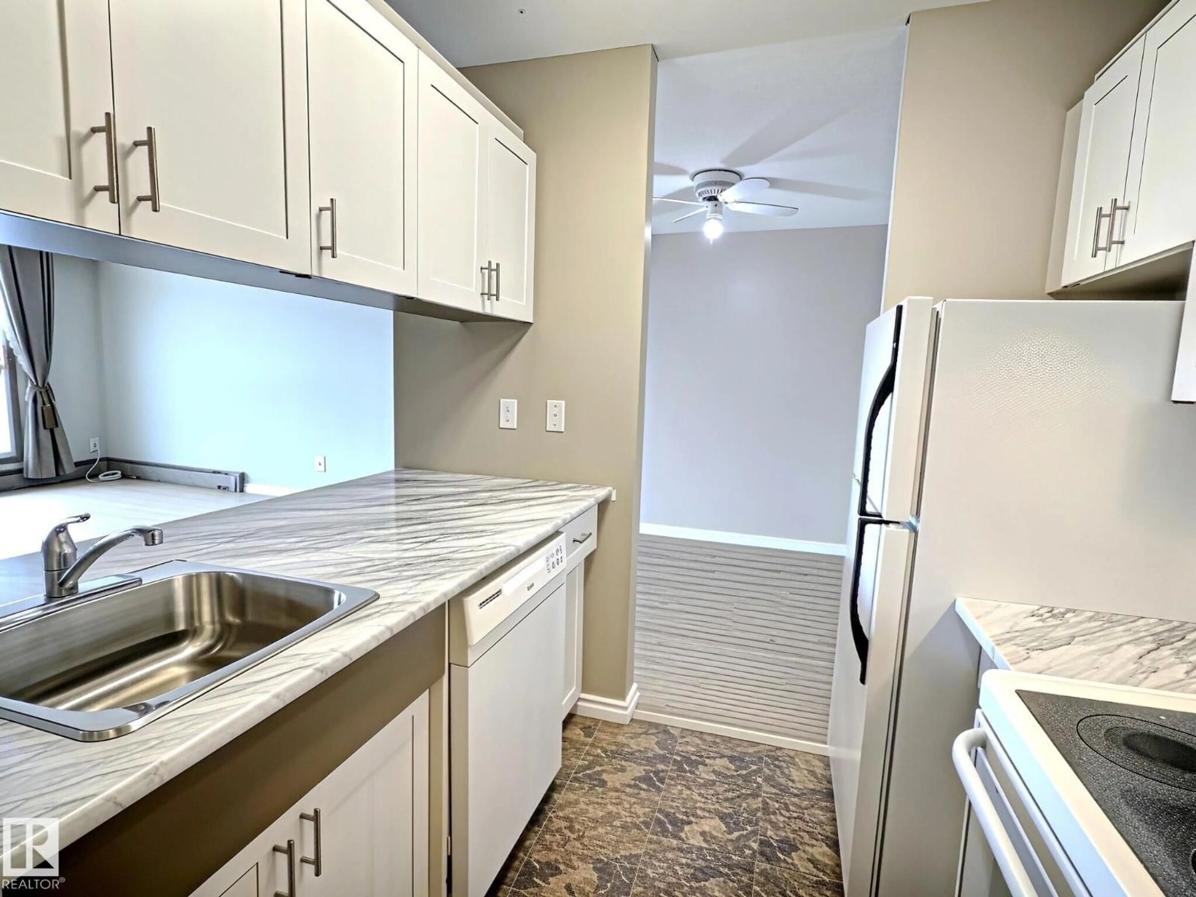 Standard kitchen, unknown for 11007 - 1105 83 AV, Edmonton Alberta T6G0T9