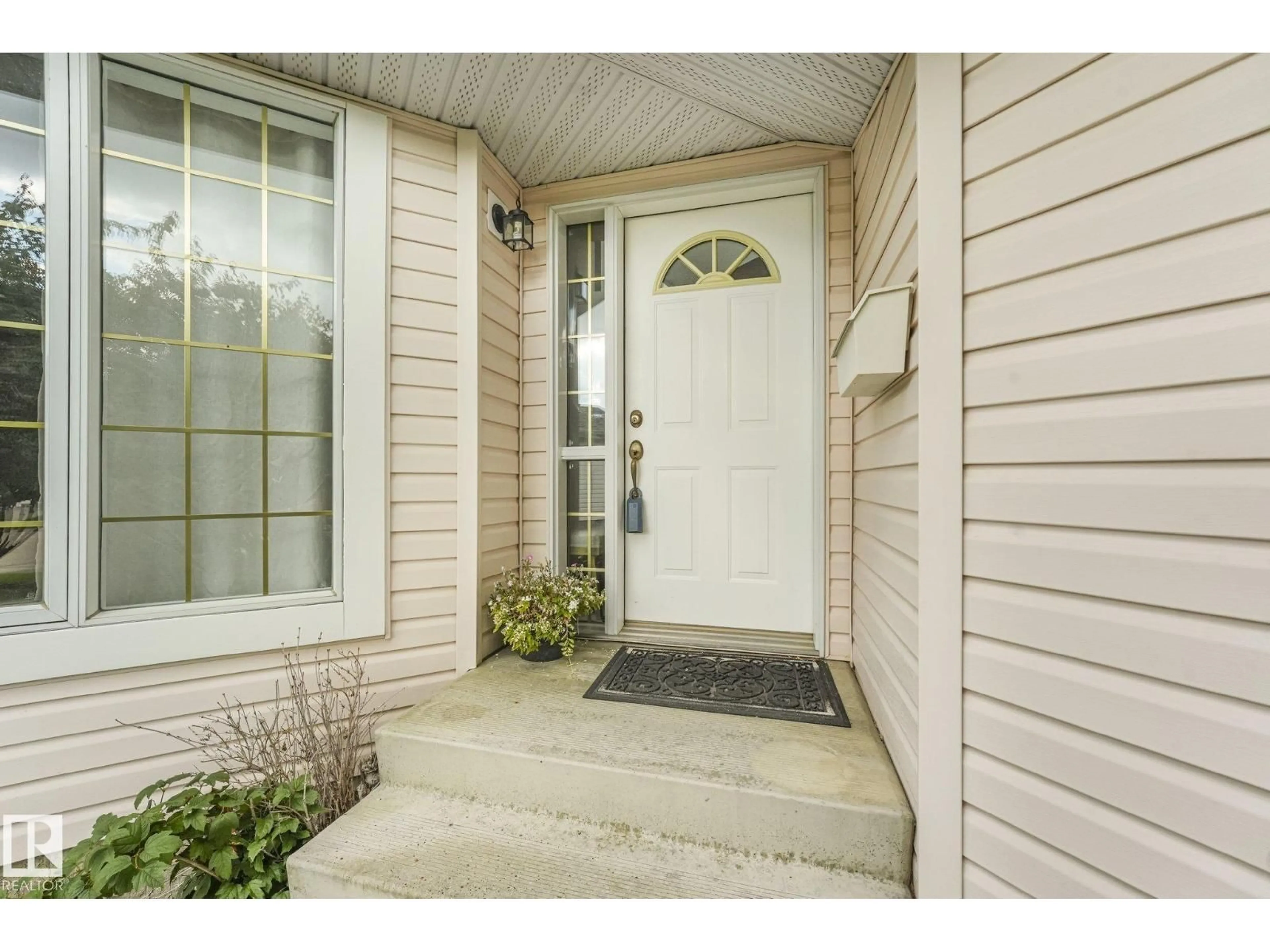 Indoor entryway for NW - 1225 KANE WD, Edmonton Alberta T6L6X7