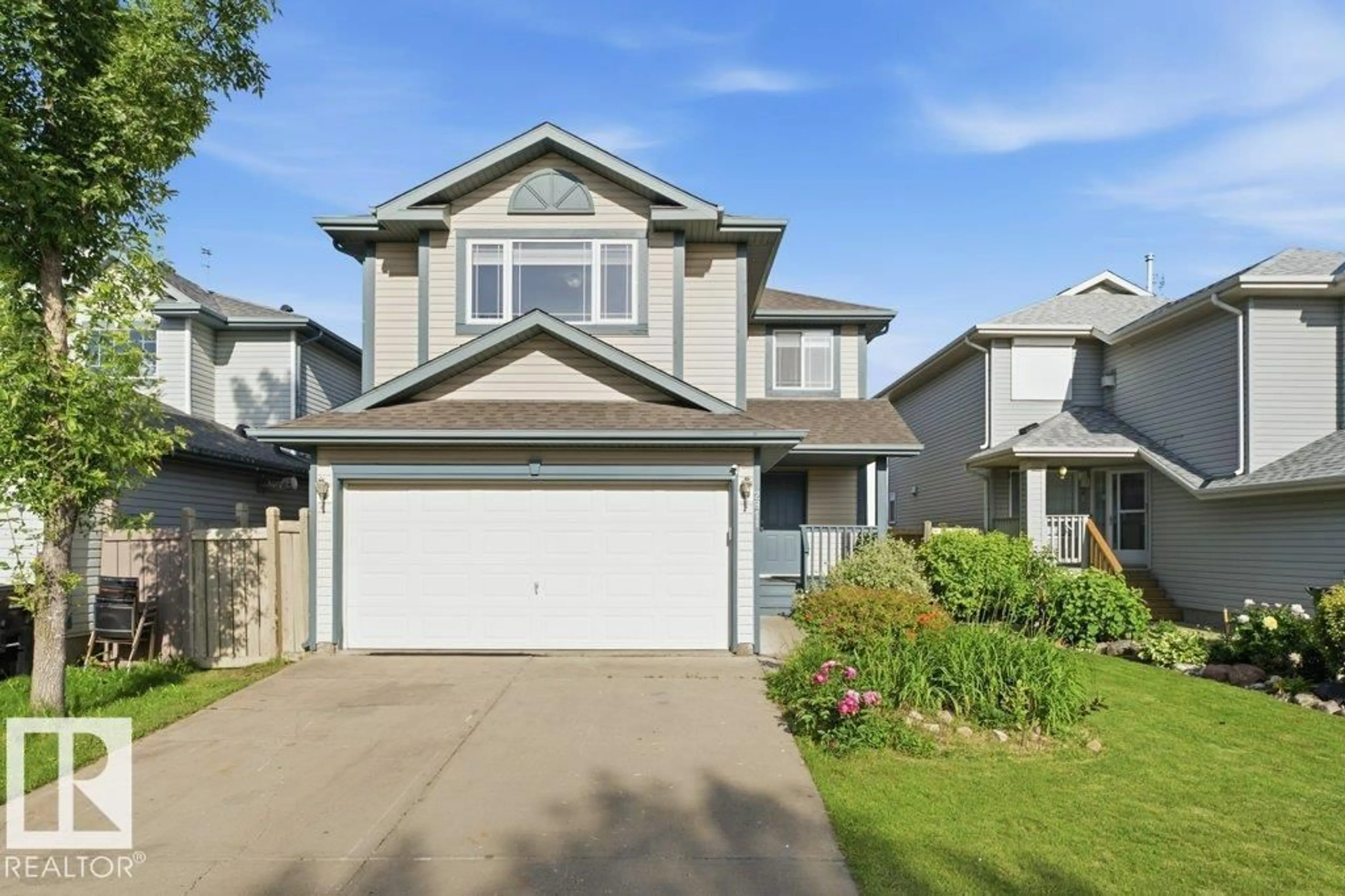 Home with vinyl exterior material, street for NW - 2811 33 ST, Edmonton Alberta T6T1P5