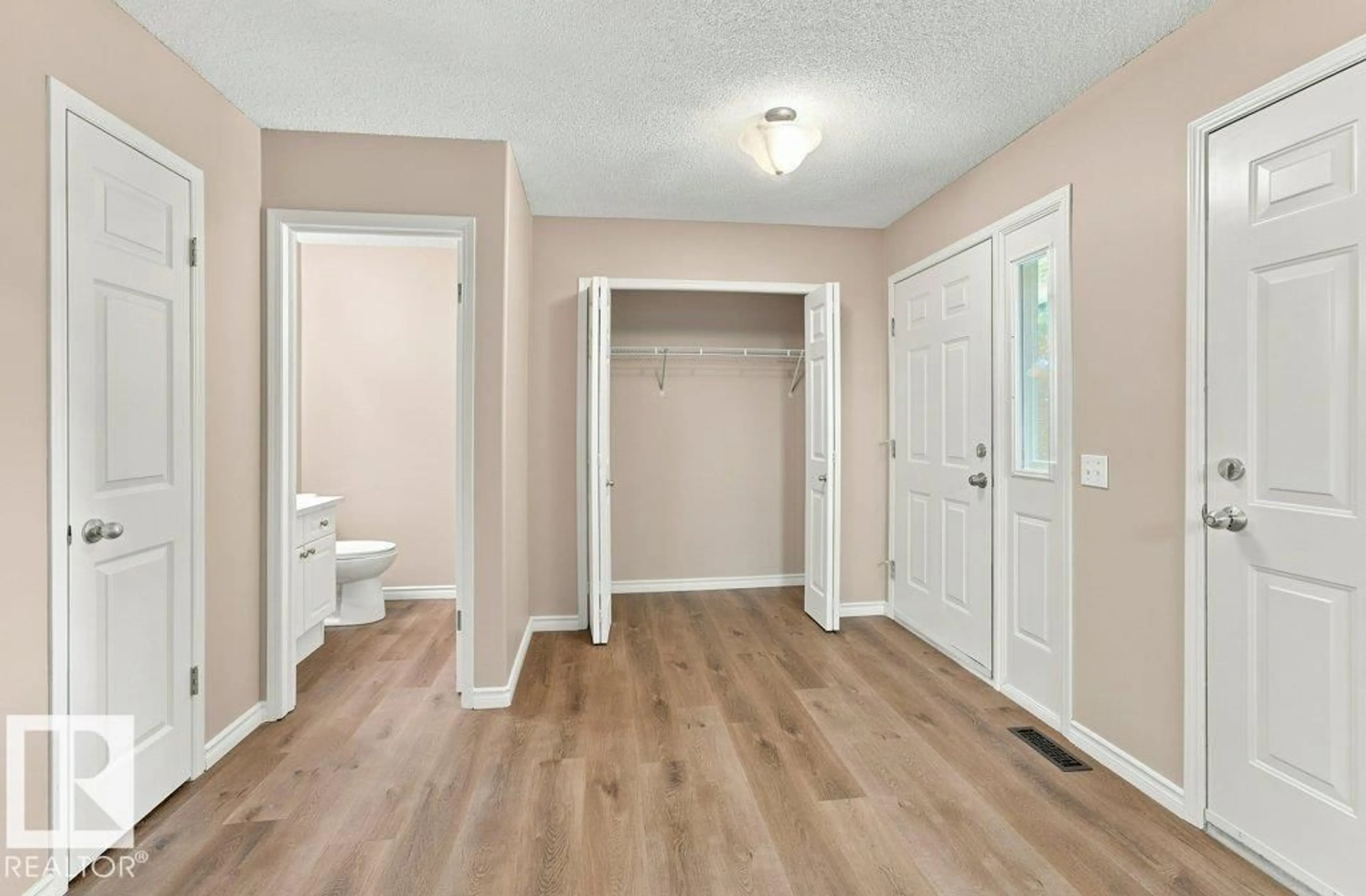 Indoor entryway for NW - 2811 33 ST, Edmonton Alberta T6T1P5