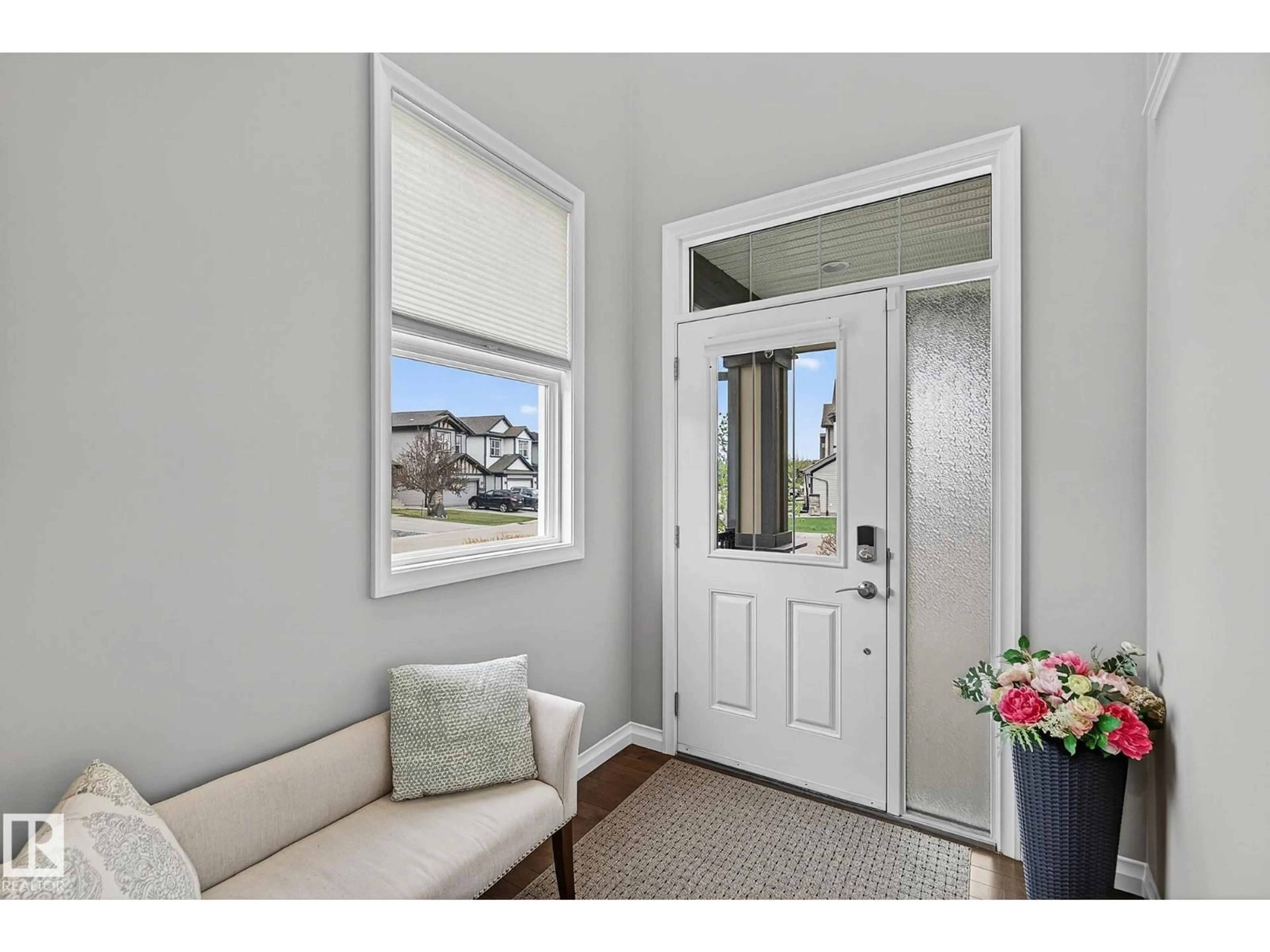 Indoor entryway for 22131 95 AV, Edmonton Alberta T5T1N1