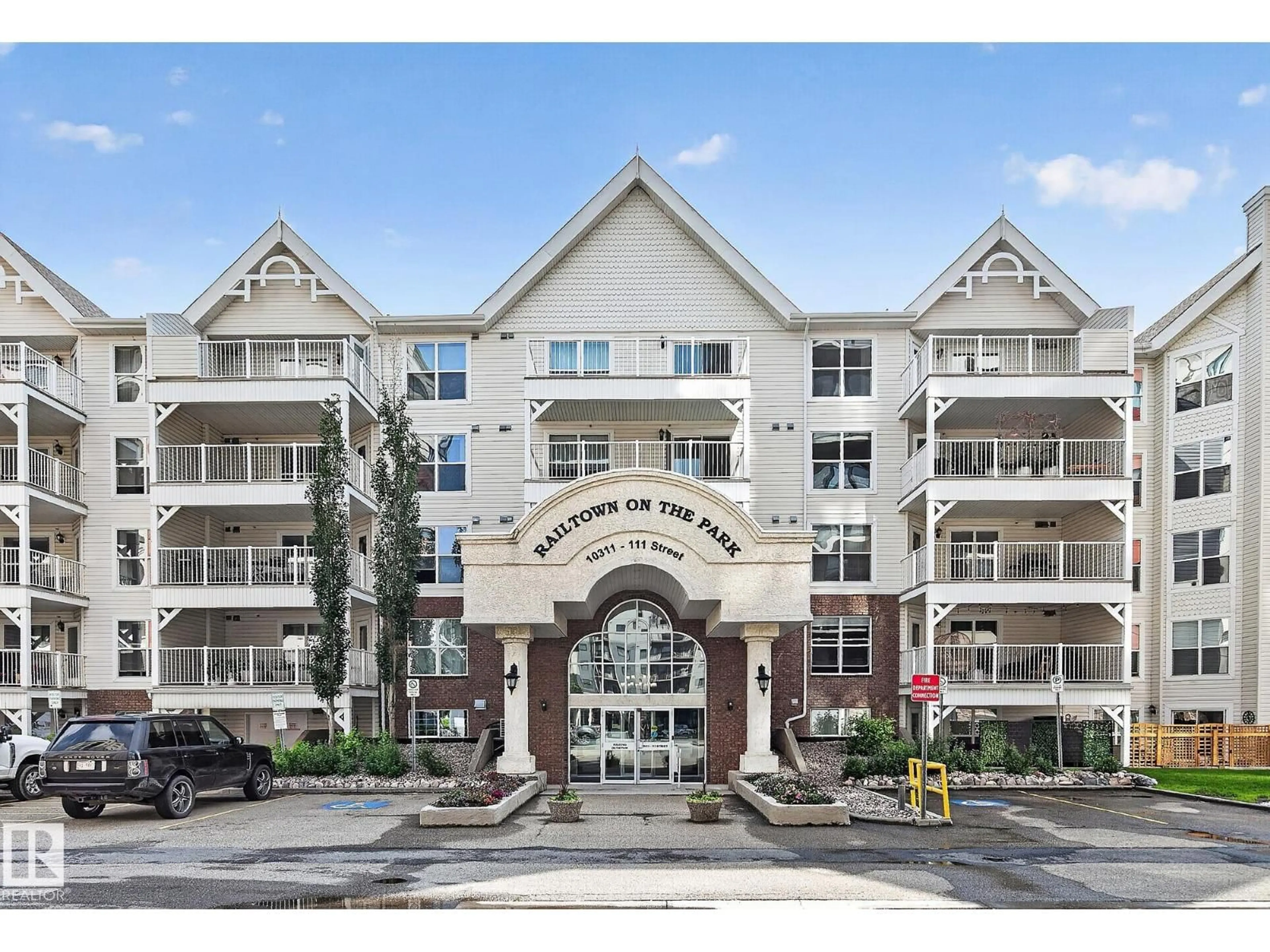 Indoor foyer for #417 - 10311 111 ST NW, Edmonton Alberta T5K2Y8