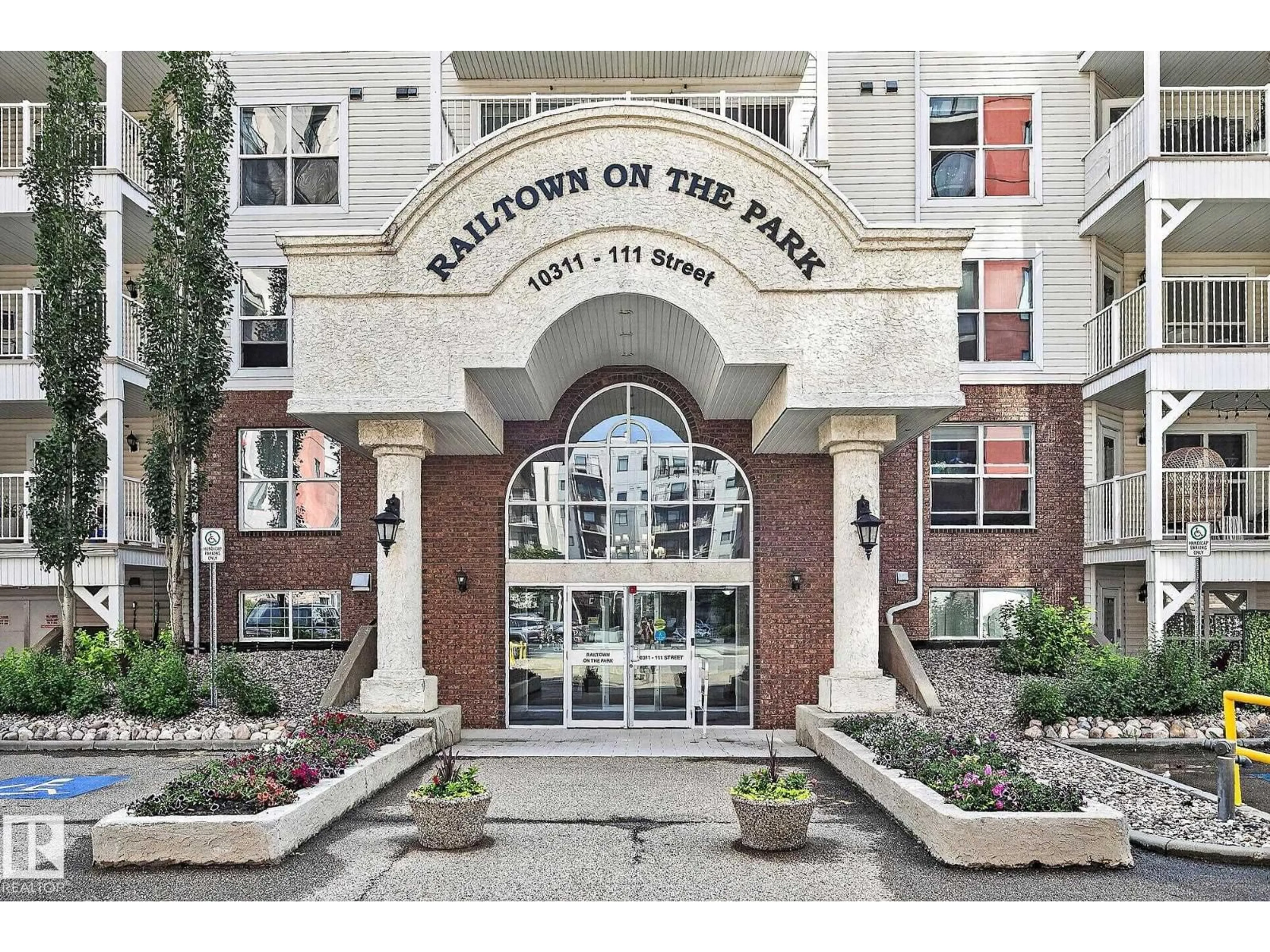 Indoor foyer for #417 - 10311 111 ST NW, Edmonton Alberta T5K2Y8