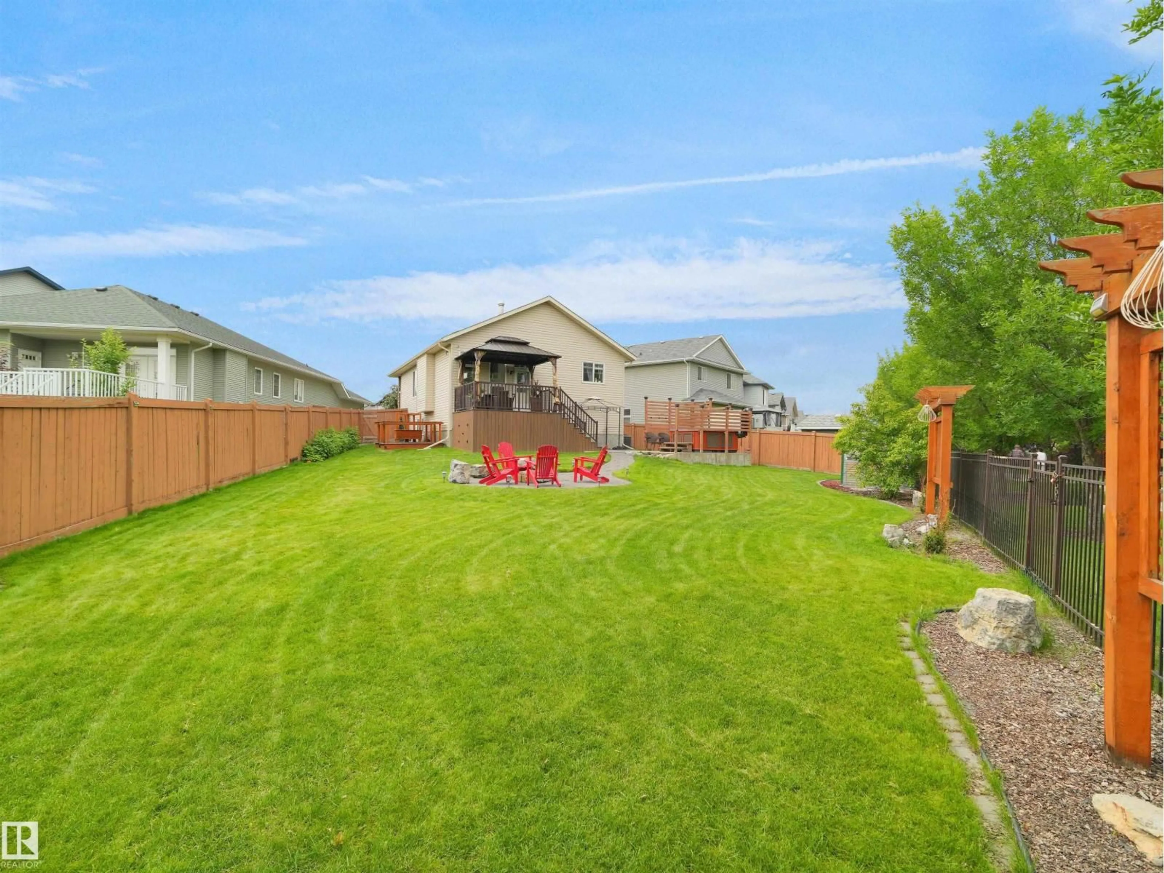 Patio, unknown for 3704 141 AV, Edmonton Alberta T5Y0E3