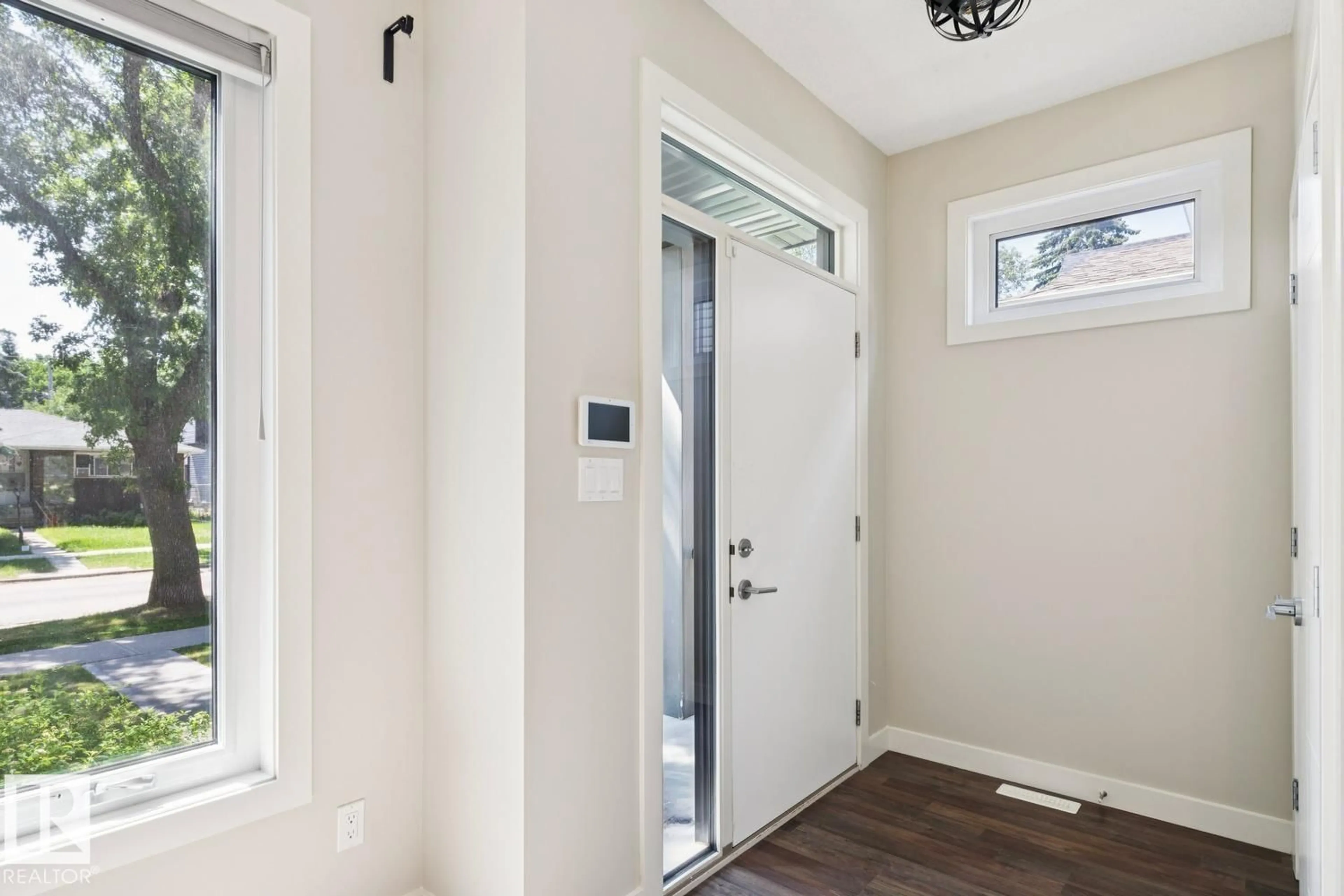 Indoor entryway for #3 - 10620 65 AV, Edmonton Alberta T6H1V4