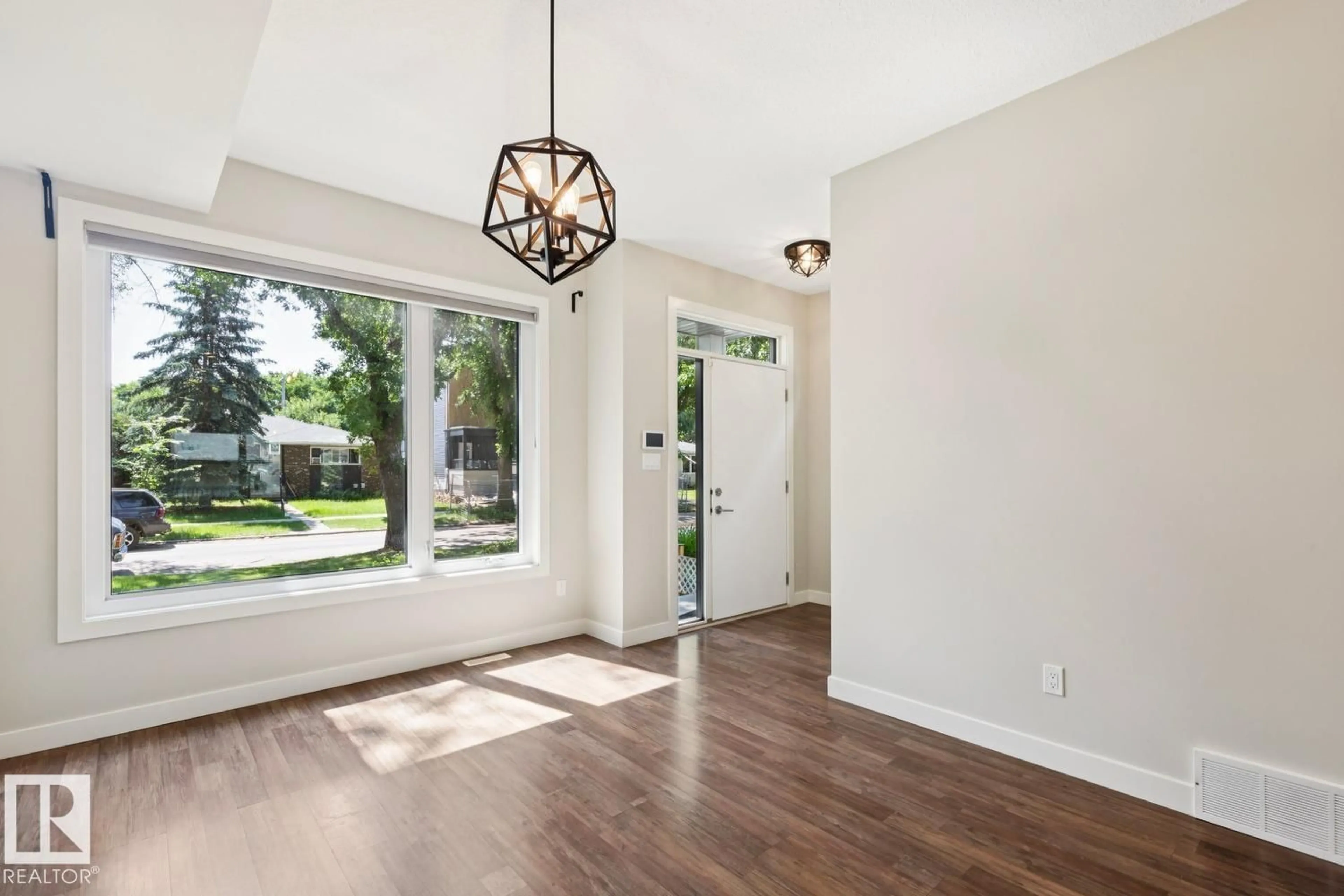 Indoor entryway for #3 - 10620 65 AV, Edmonton Alberta T6H1V4