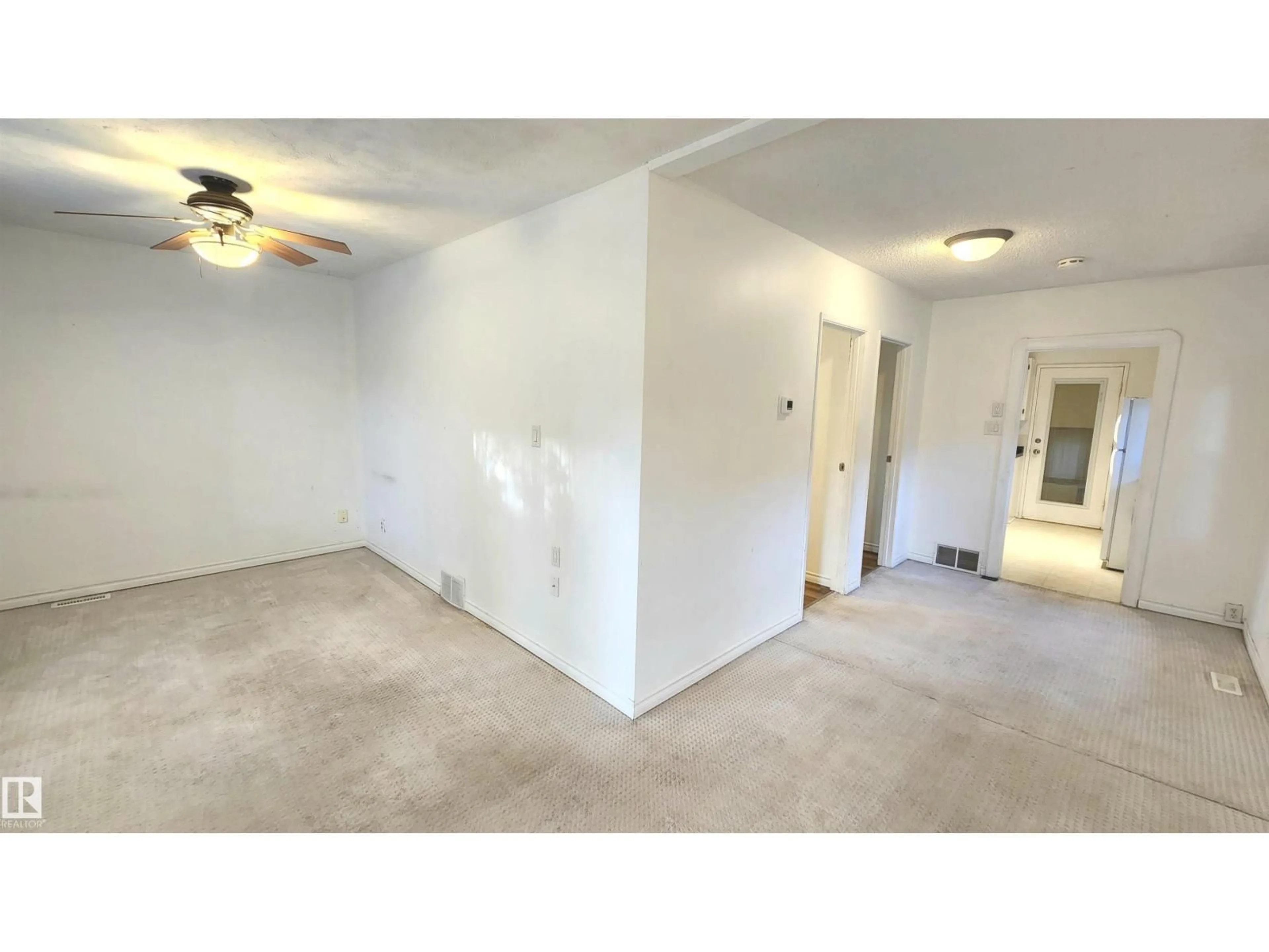 A pic of a room for 9359 92 ST, Edmonton Alberta T6C3R8