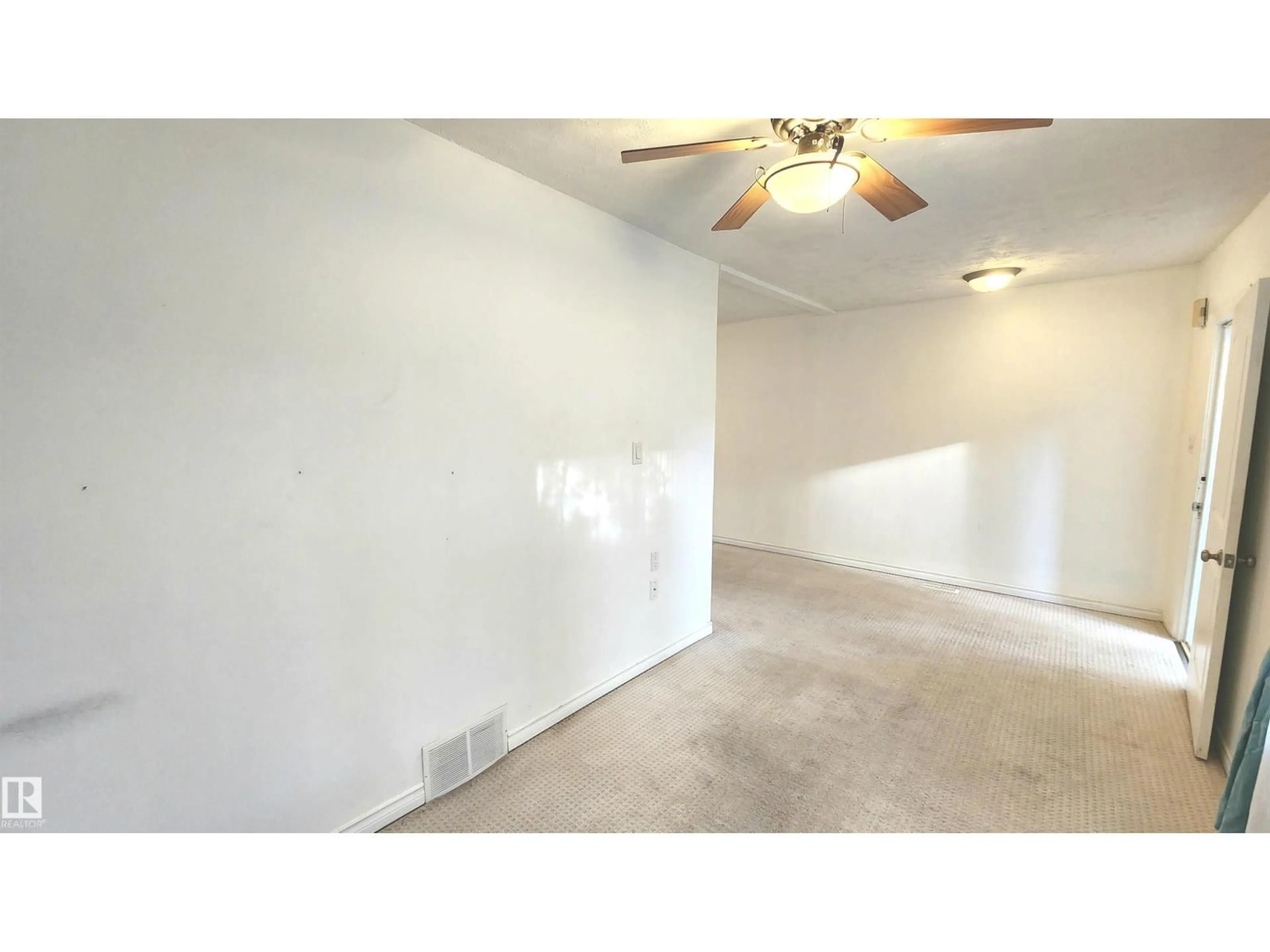 A pic of a room for 9359 92 ST, Edmonton Alberta T6C3R8