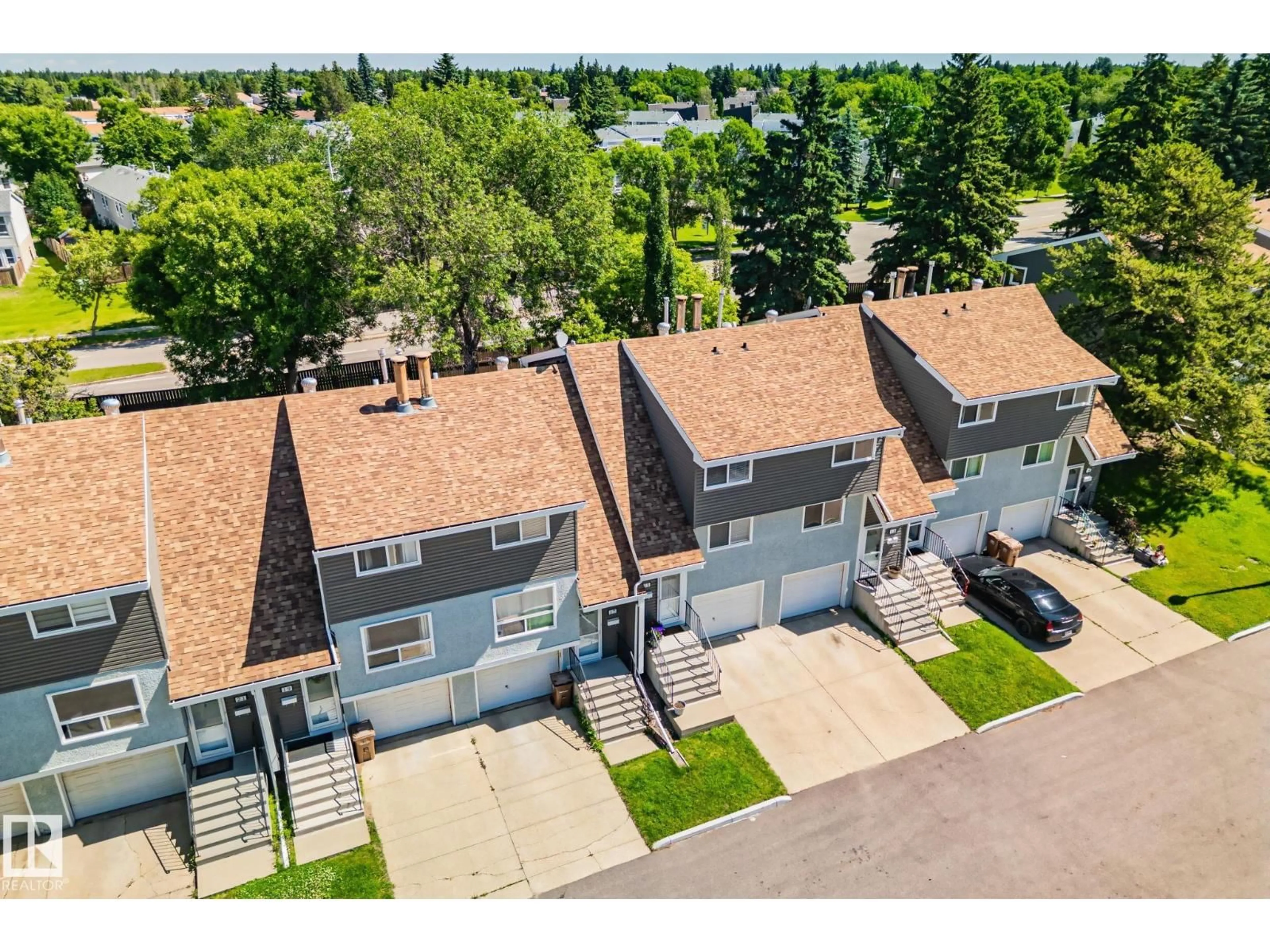 A pic from outside/outdoor area/front of a property/back of a property/a pic from drone, street for 15 GRANDIN WO, St. Albert Alberta T8N2Y4