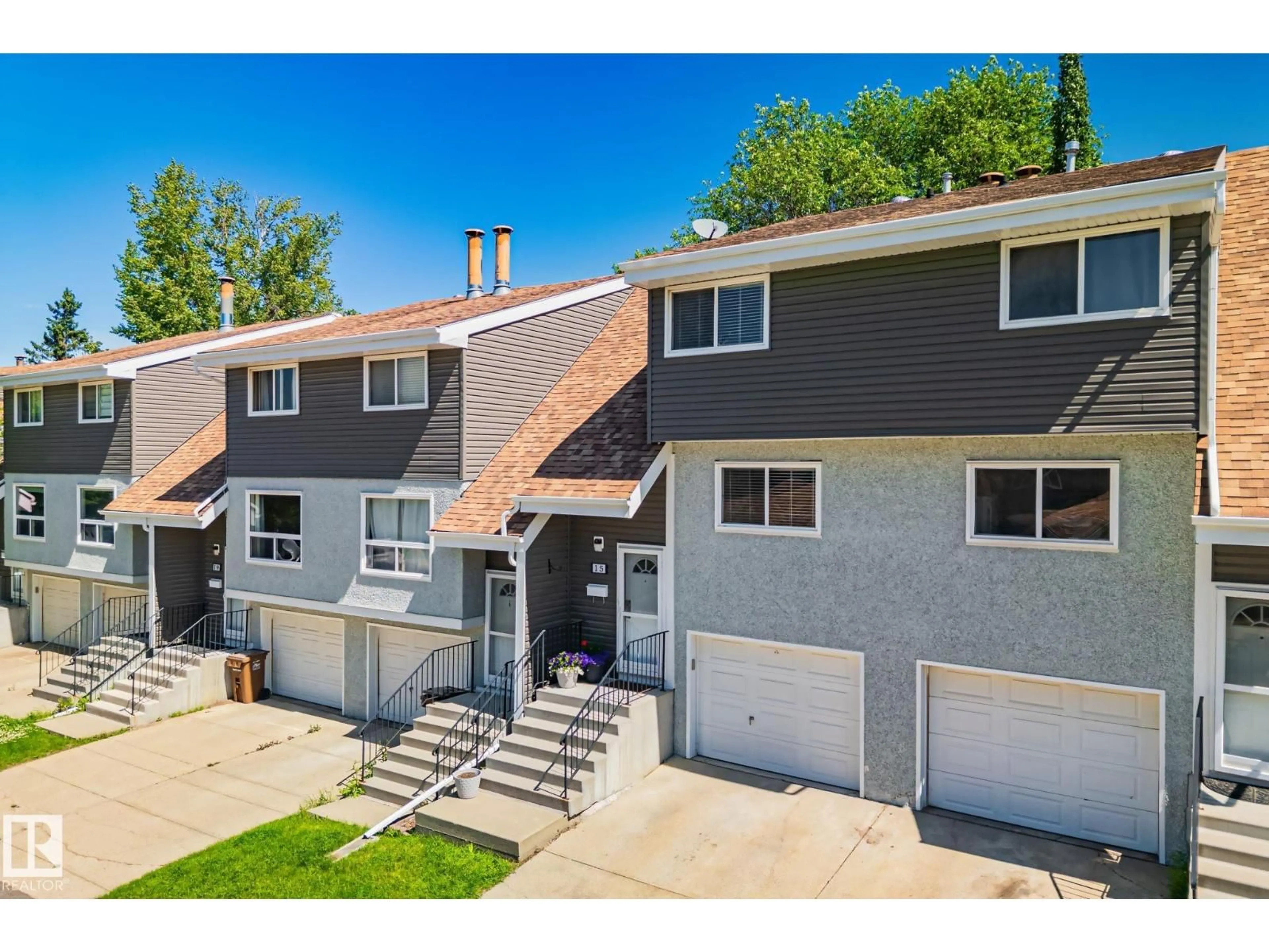 A pic from outside/outdoor area/front of a property/back of a property/a pic from drone, street for 15 GRANDIN WO, St. Albert Alberta T8N2Y4