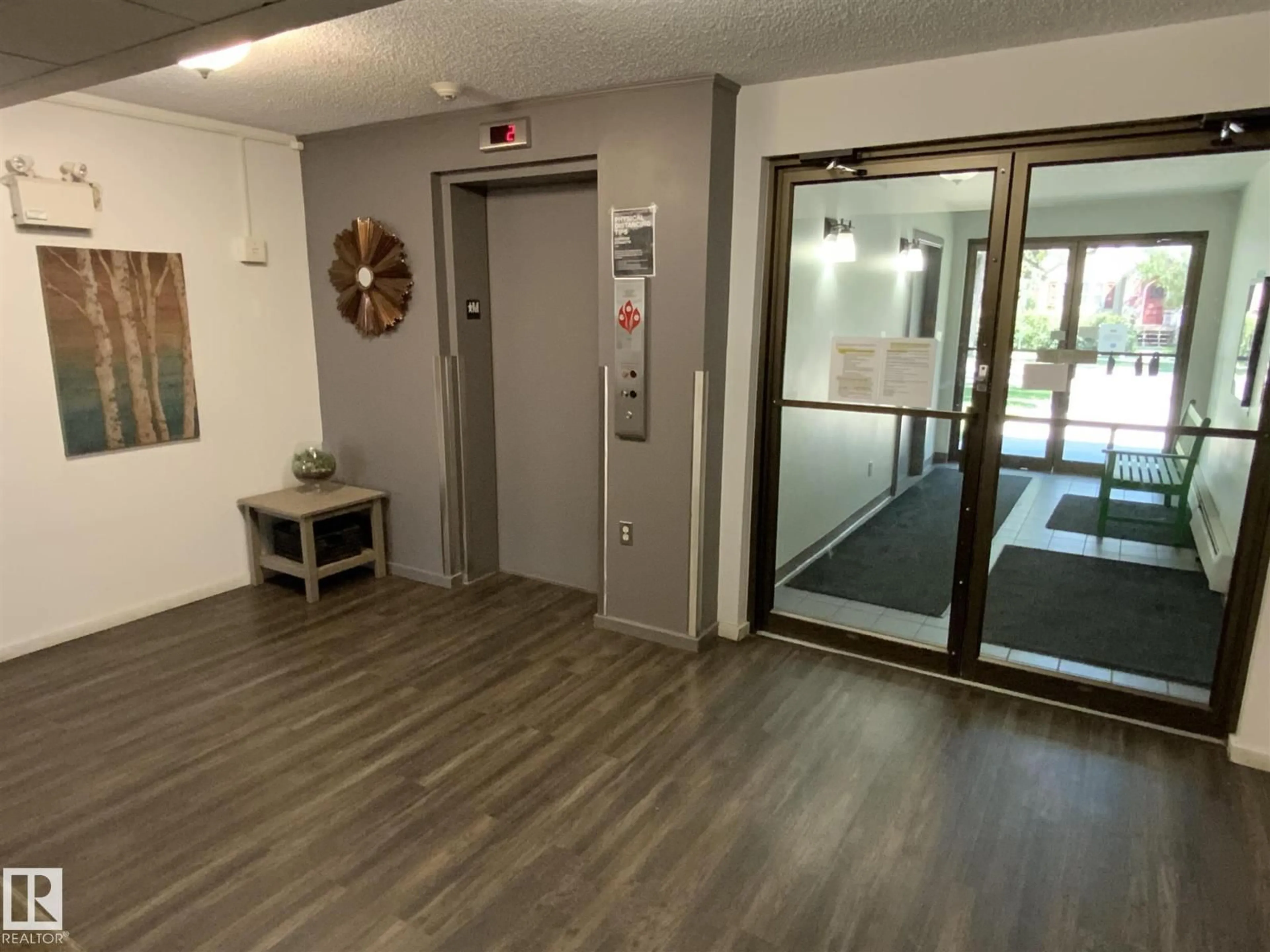 Indoor foyer for 106 - 106 10838 108 ST NW, Edmonton Alberta T5H3A6