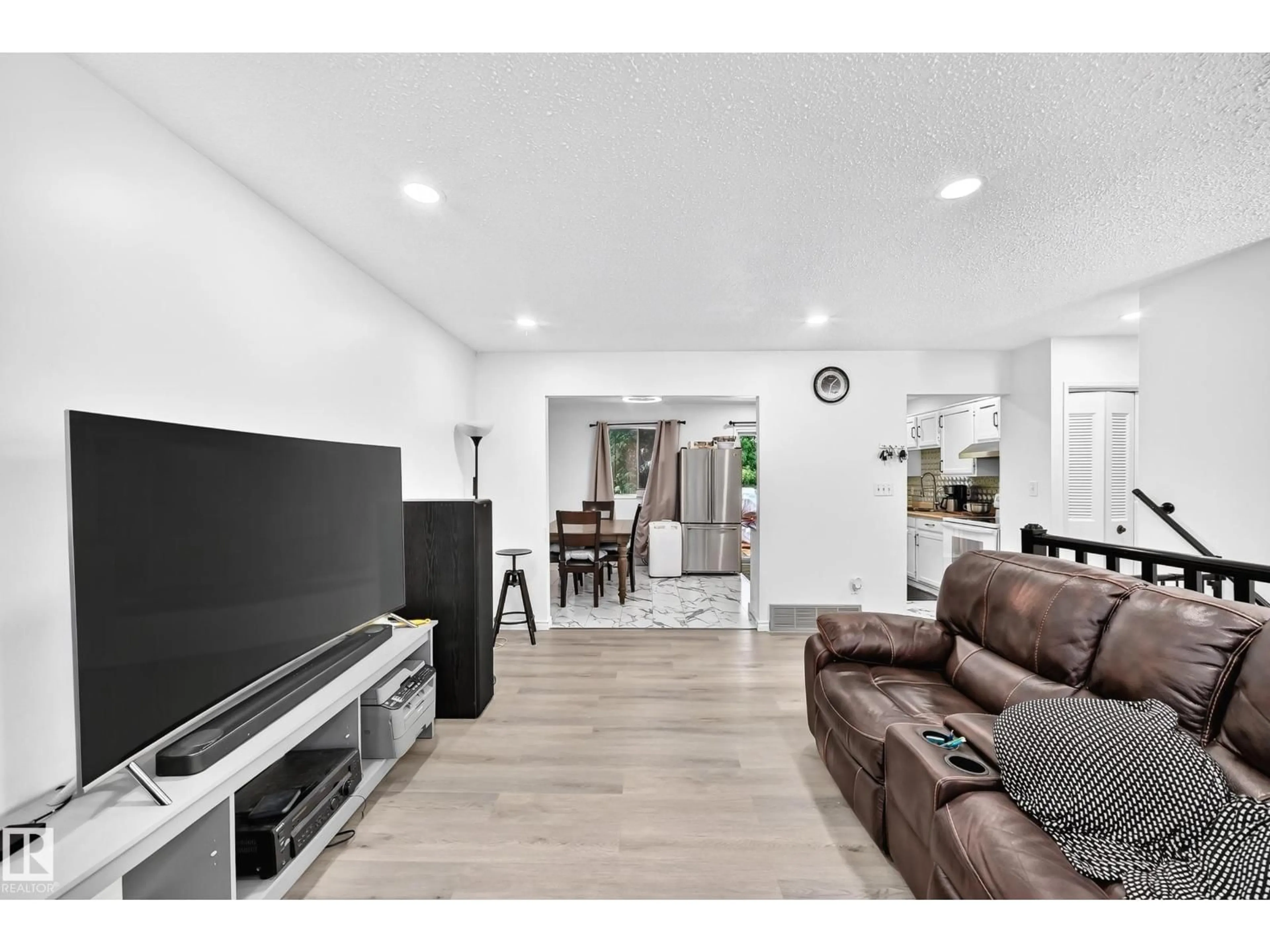 Unknown for 14240 23 ST, Edmonton Alberta T5Y1E8
