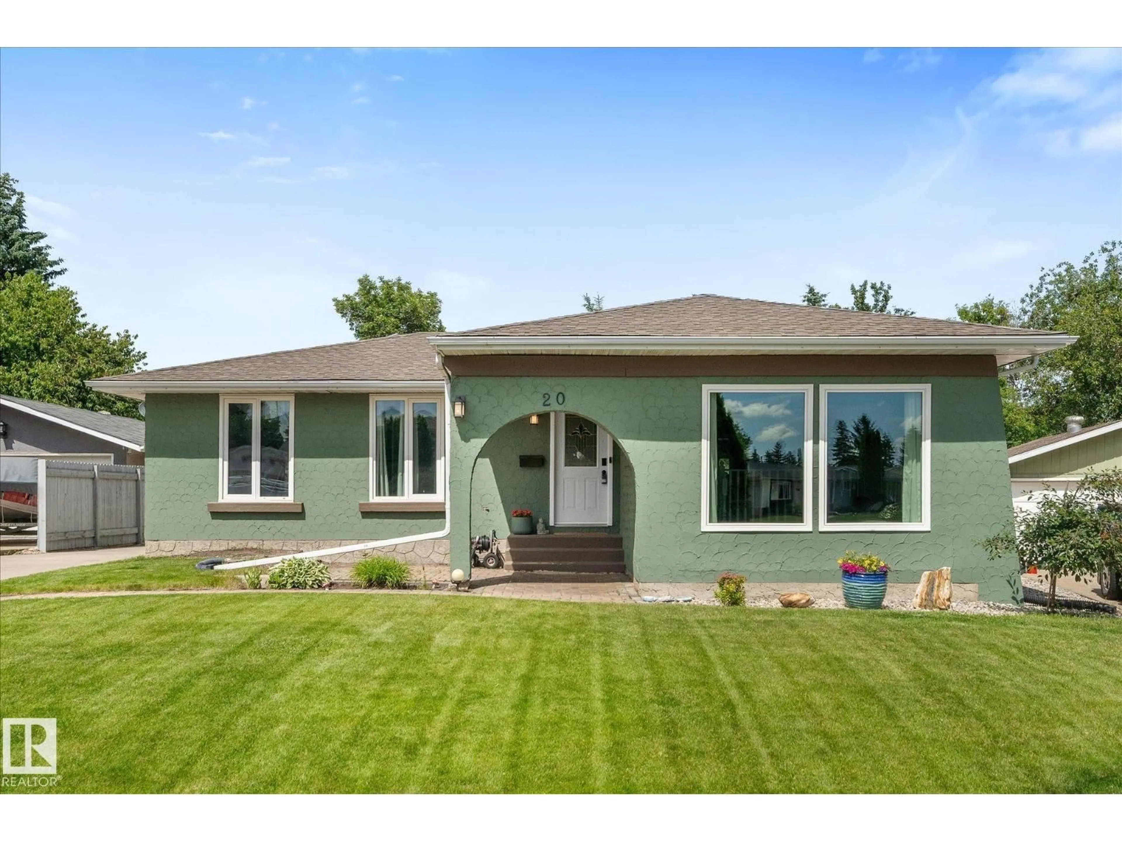 Home with vinyl exterior material, street for 20 GALEN CR, Sherwood Park Alberta T8N2L2