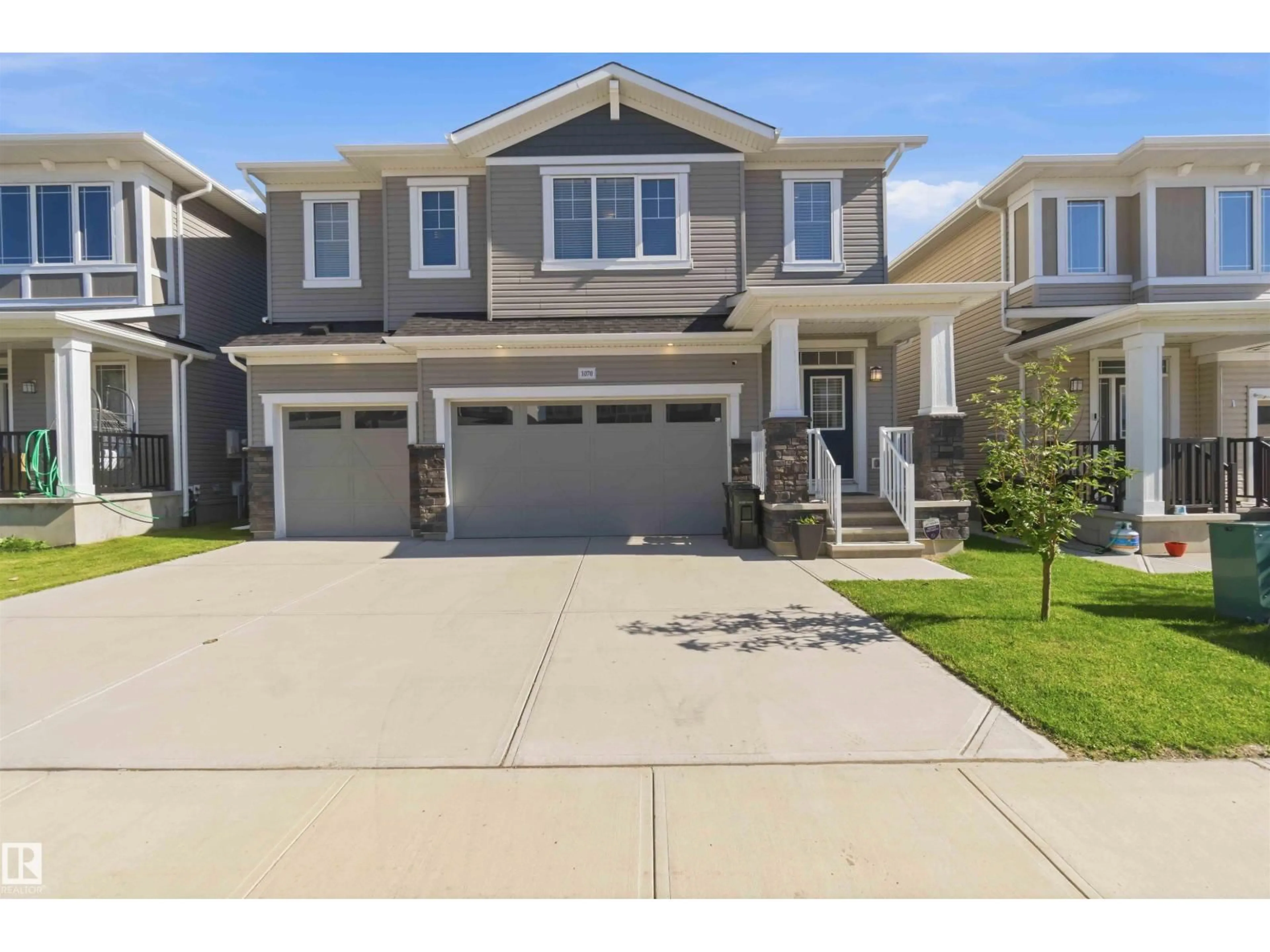 Home with vinyl exterior material, street for 1070 STONESIDE RD, Sherwood Park Alberta T8H3A1