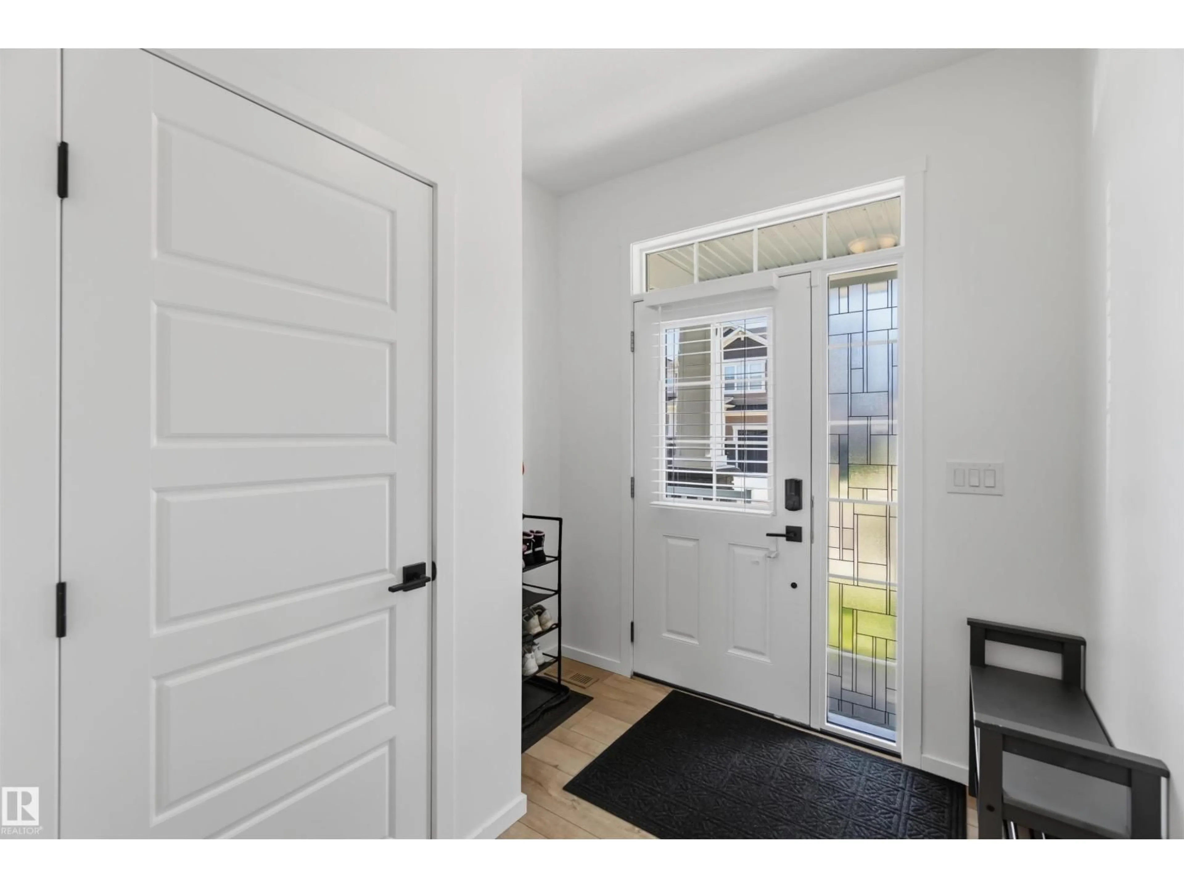 Indoor entryway for 1070 STONESIDE RD, Sherwood Park Alberta T8H3A1