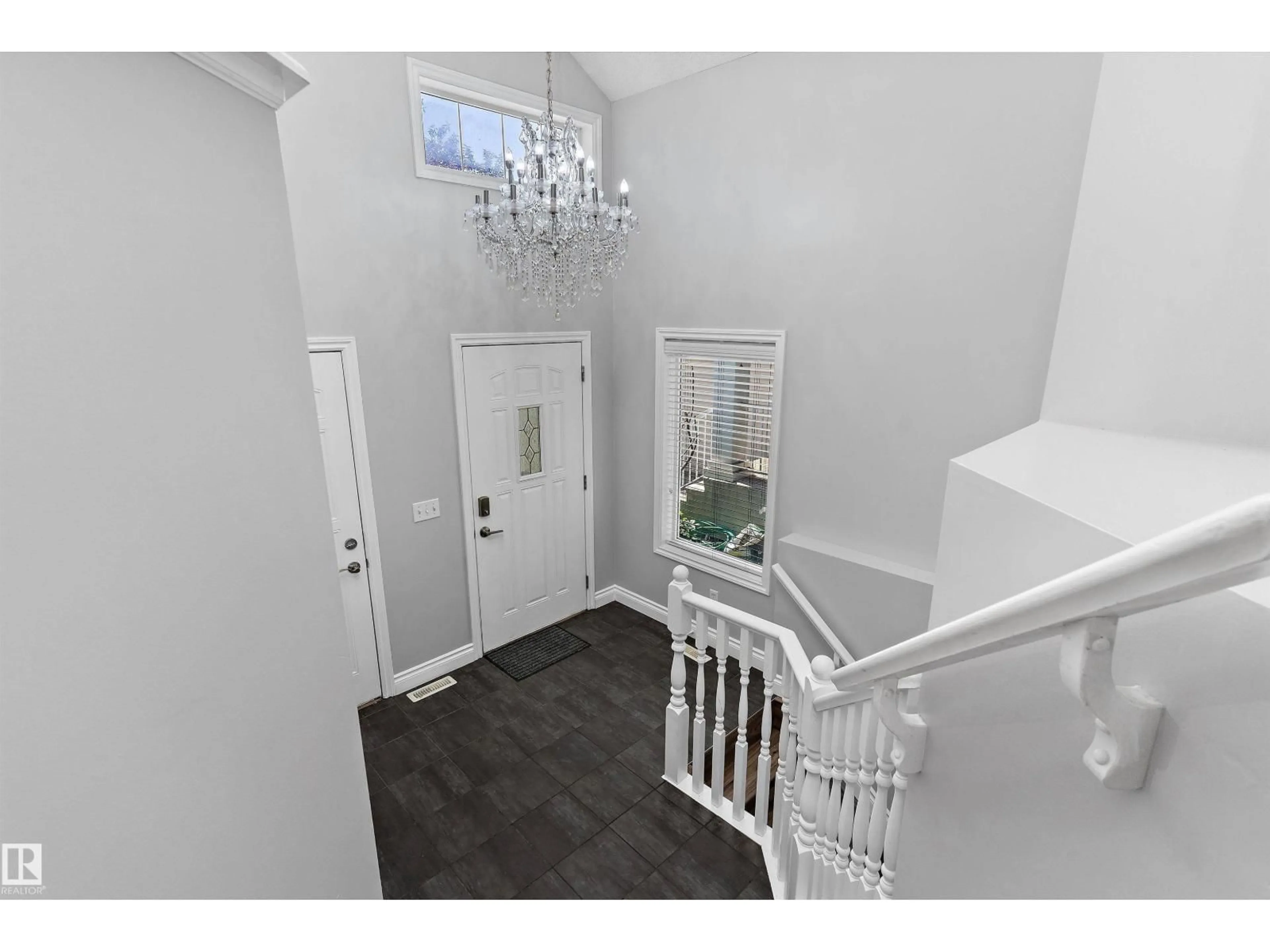Indoor entryway for 13540 141 AV, Edmonton Alberta T6V1W7