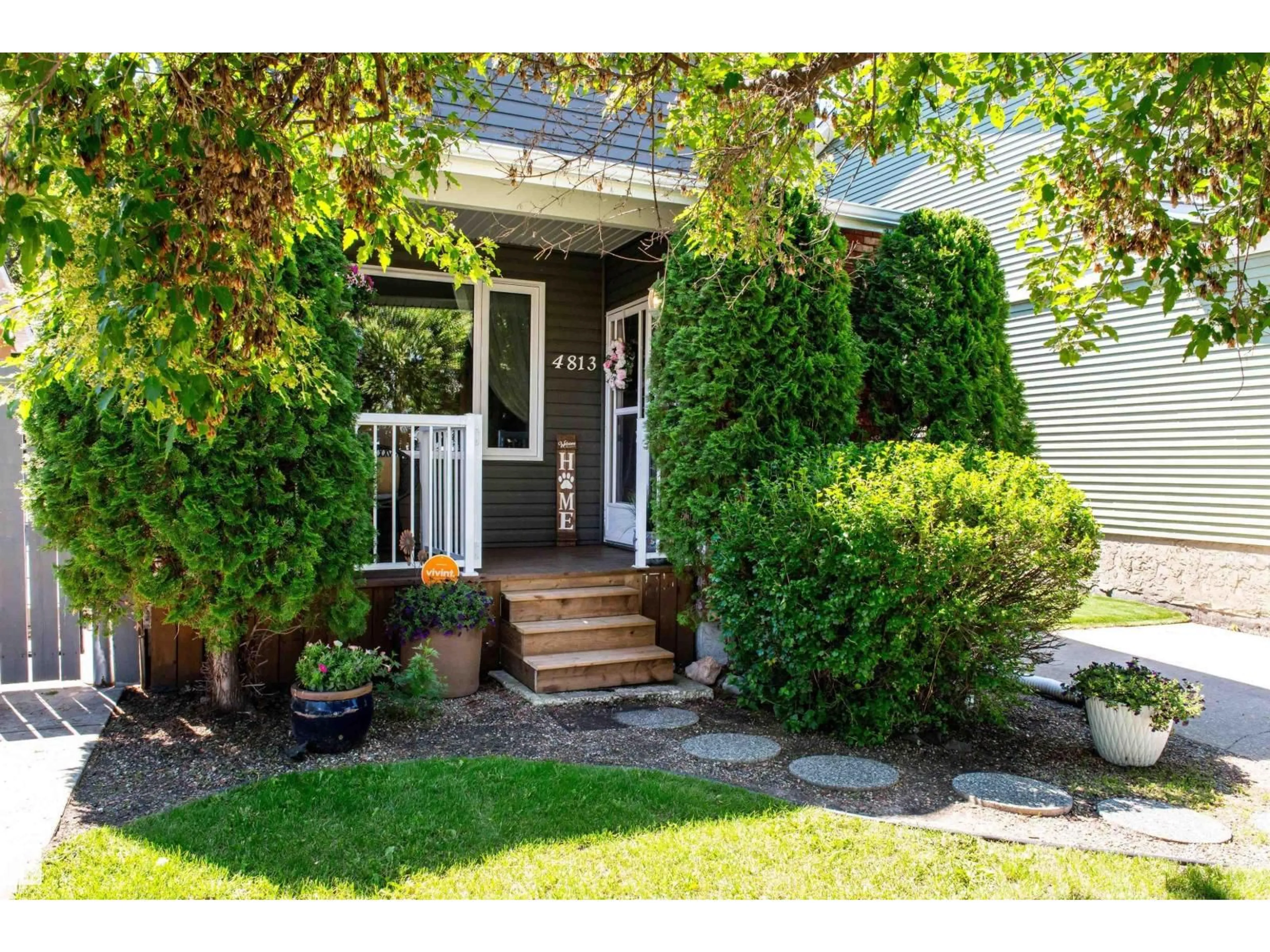Indoor entryway for 4813 44 AV, Beaumont Alberta T4X1G3
