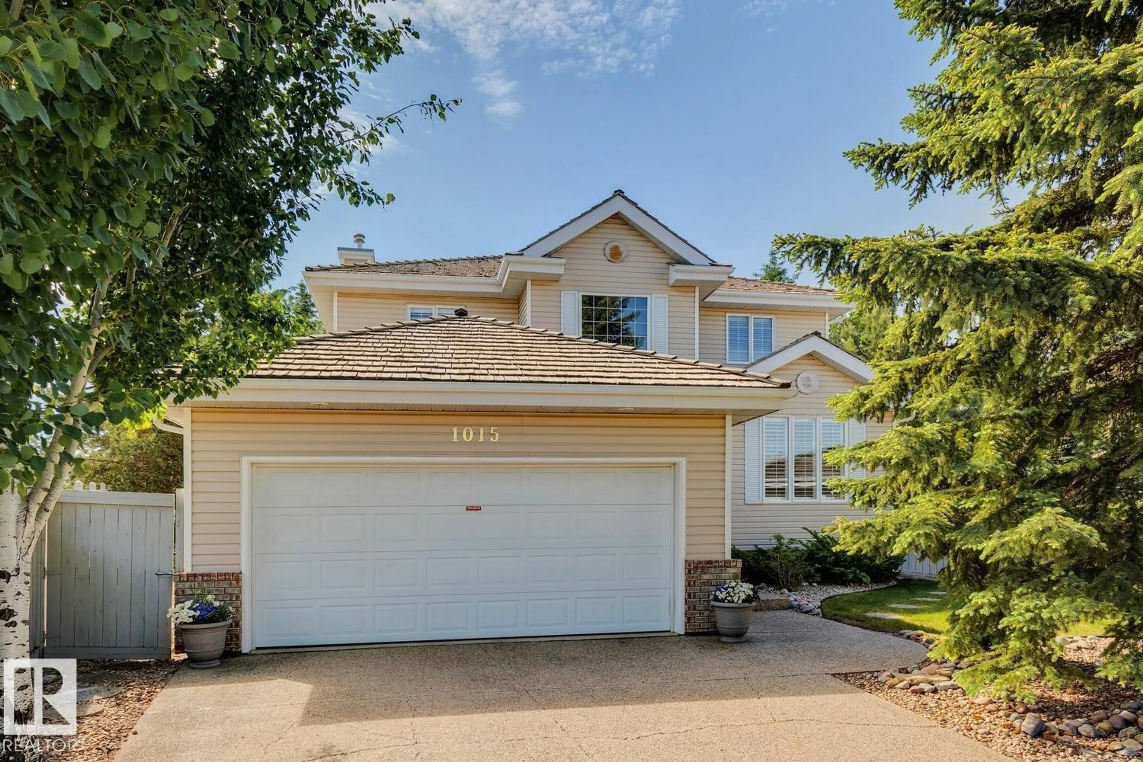 Home with vinyl exterior material, street for 1015 CARTER CREST RD, Edmonton Alberta T6R2K1