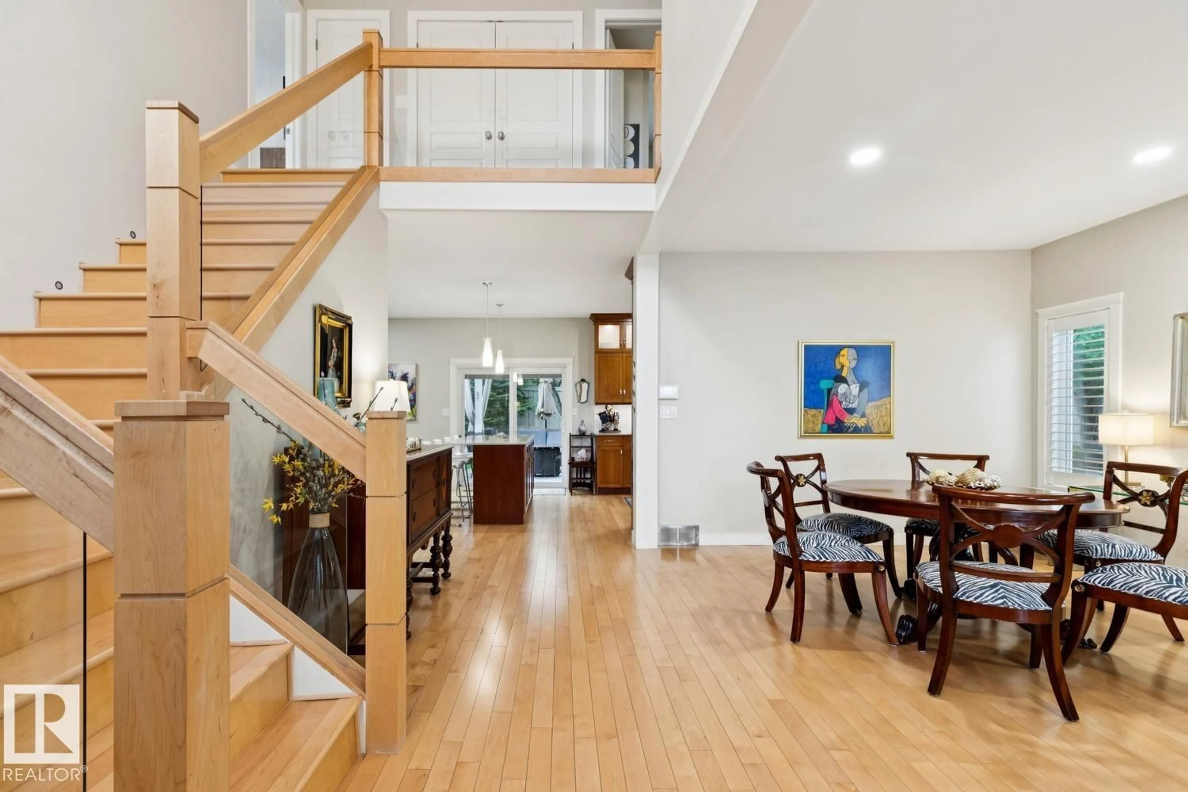 Indoor foyer for 1015 CARTER CREST RD, Edmonton Alberta T6R2K1