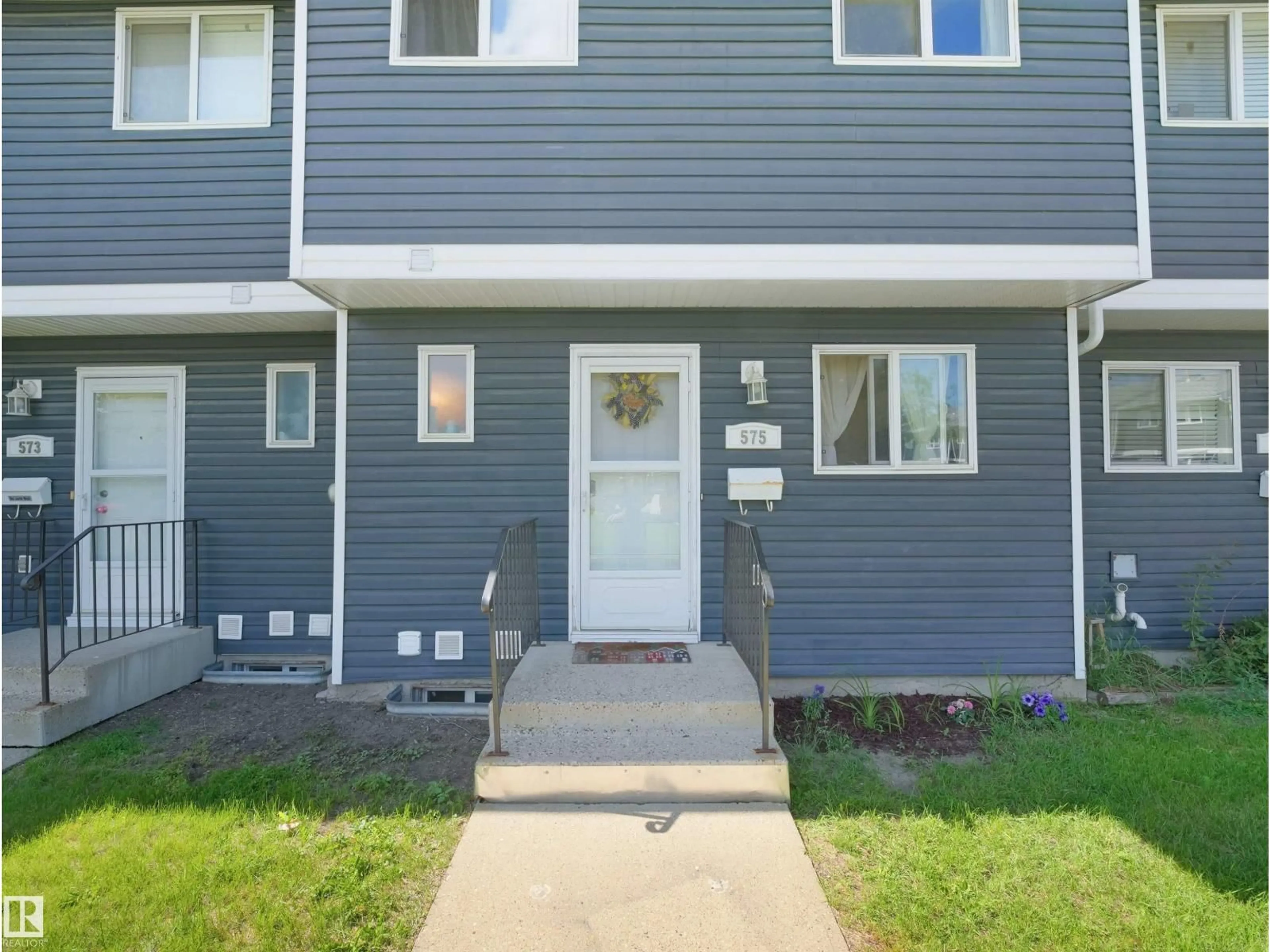 Home with vinyl exterior material, street for 575 DUNLUCE RD, Edmonton Alberta T5X4P4