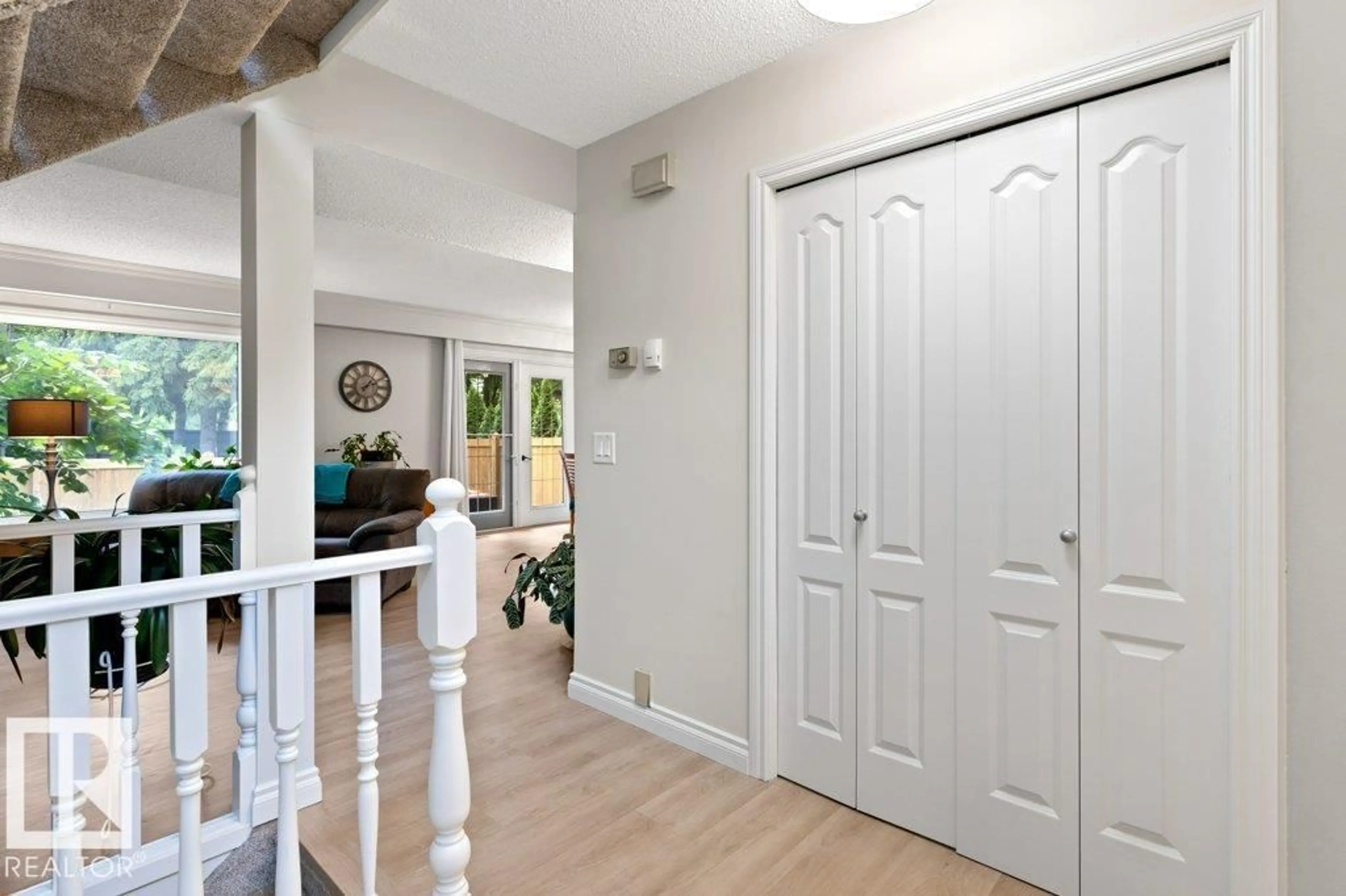 Indoor entryway for 119 GRANDIN WOODS ES, St. Albert Alberta T8N2Y4