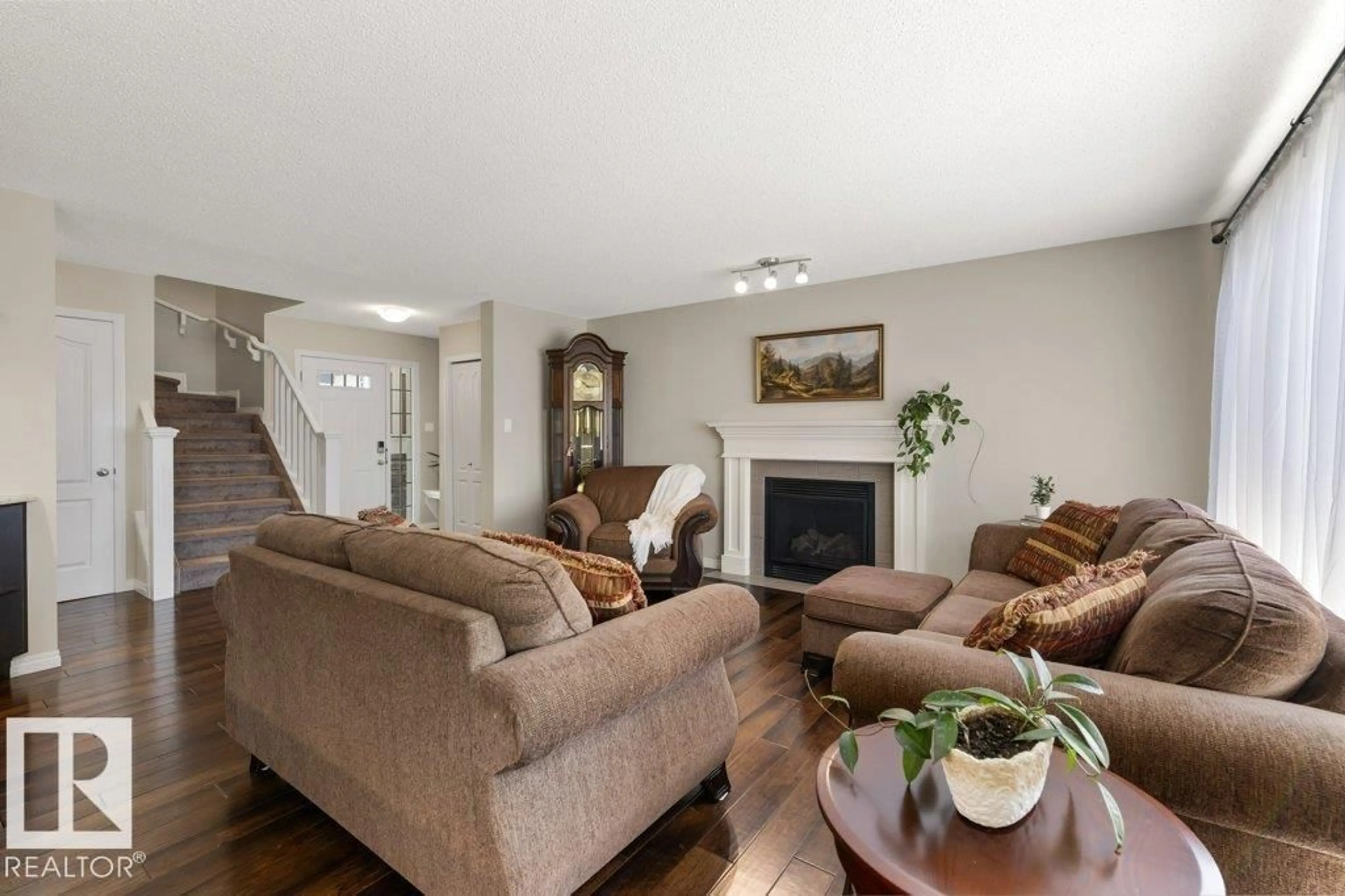 Living room with furniture, unknown for NW - 7511 177 AV, Edmonton Alberta T5Z0N4