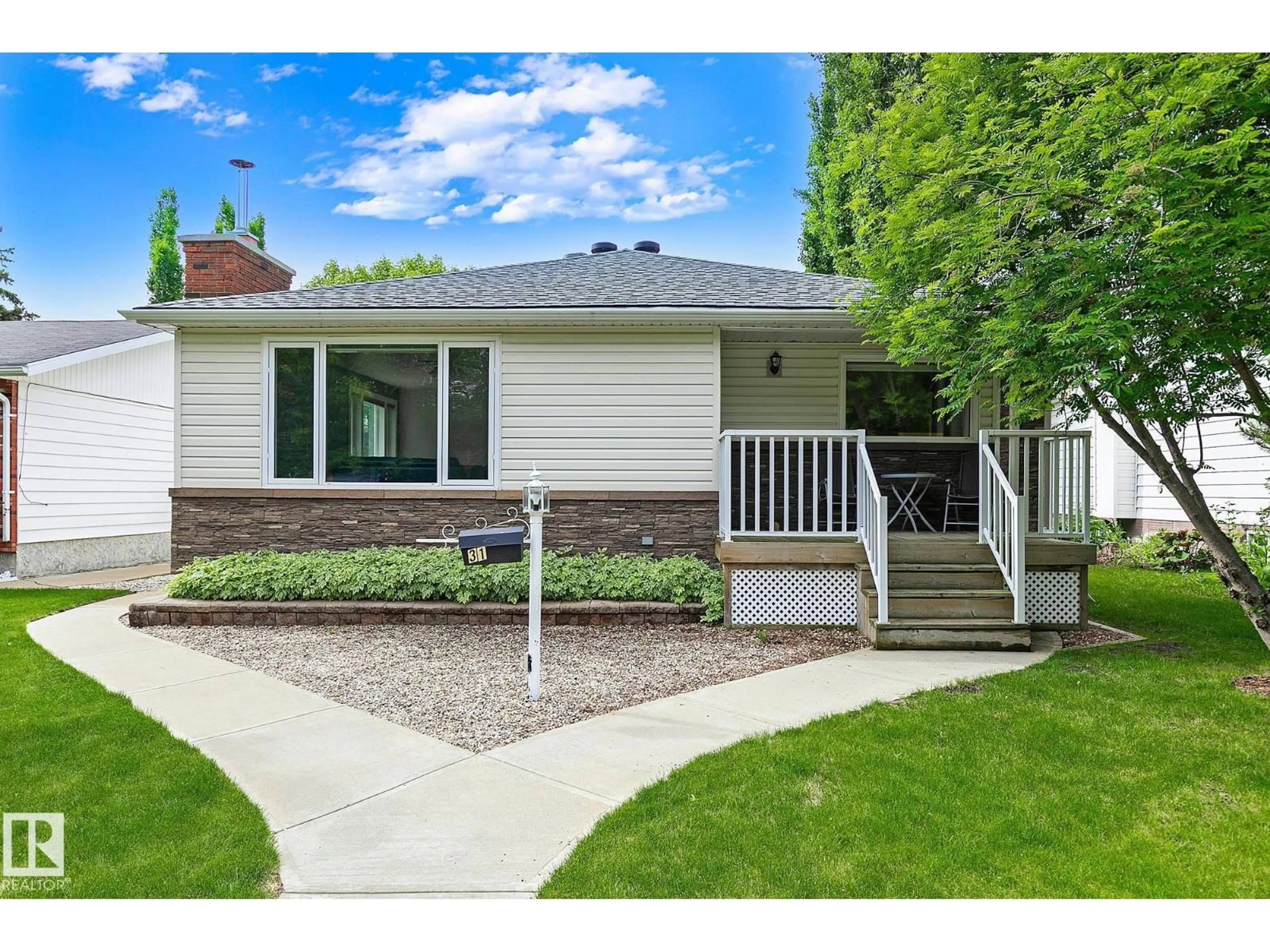 Home with vinyl exterior material, street for 31 RIVER DR, Devon Alberta T9G1B6