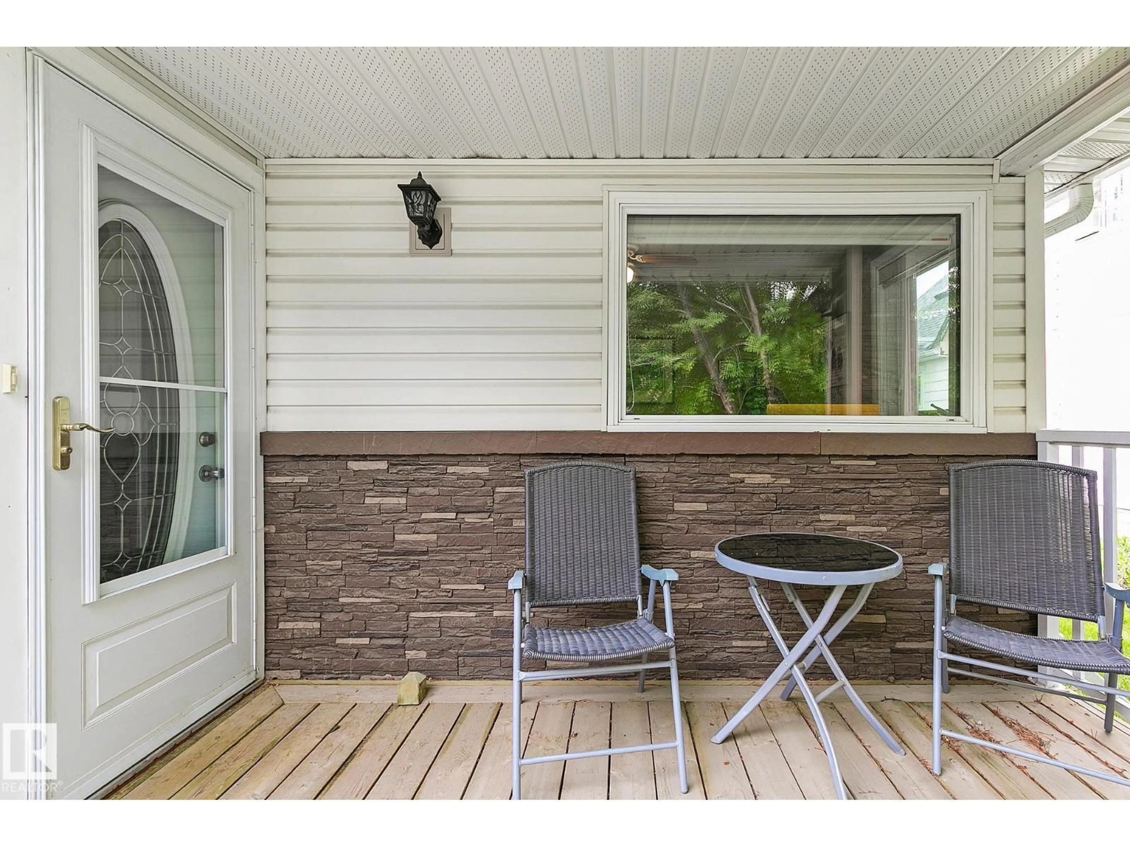 Patio, unknown for 31 RIVER DR, Devon Alberta T9G1B6