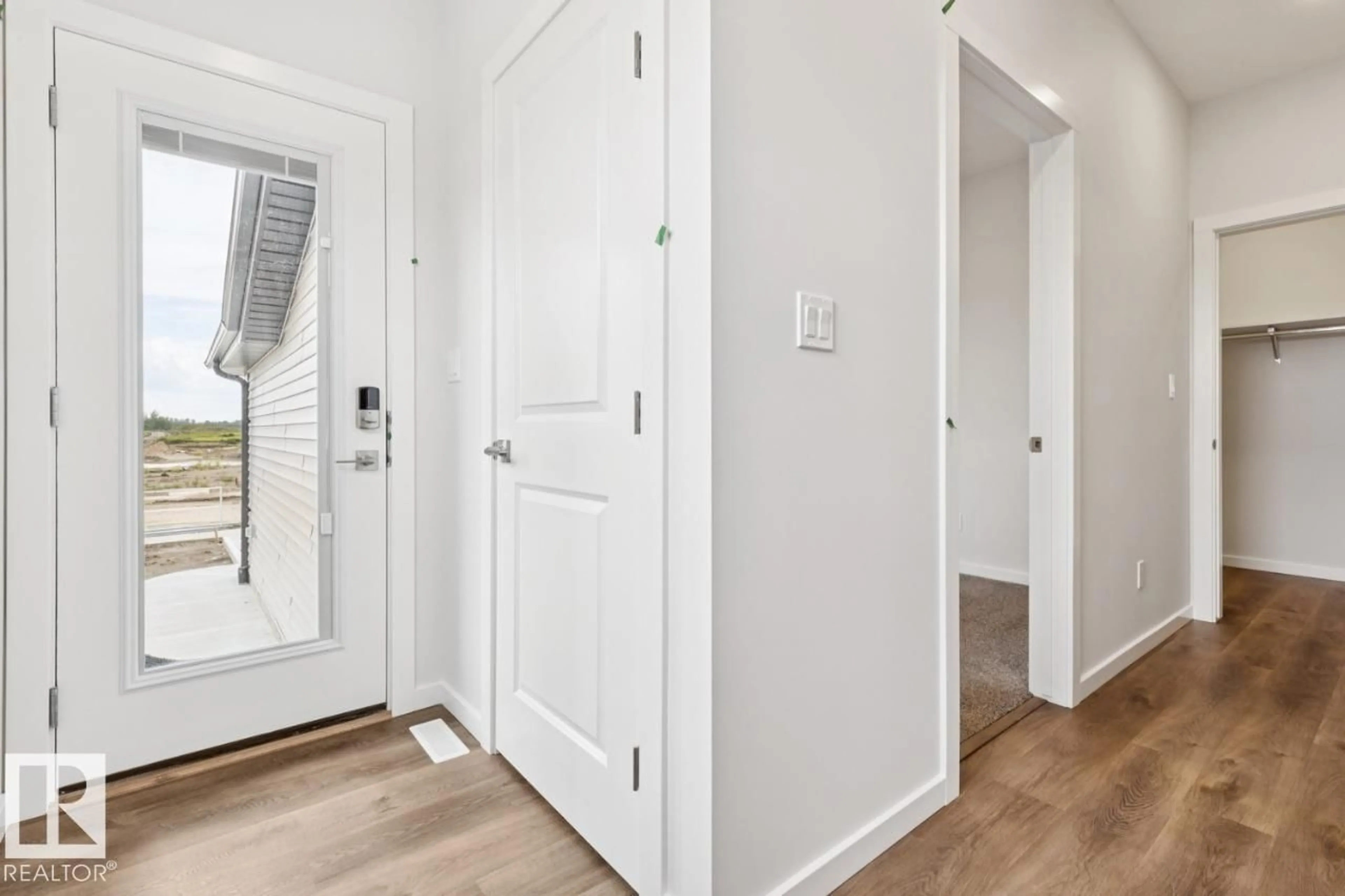 Indoor entryway for 2482 EGRET LO, Edmonton Alberta T6M3R4