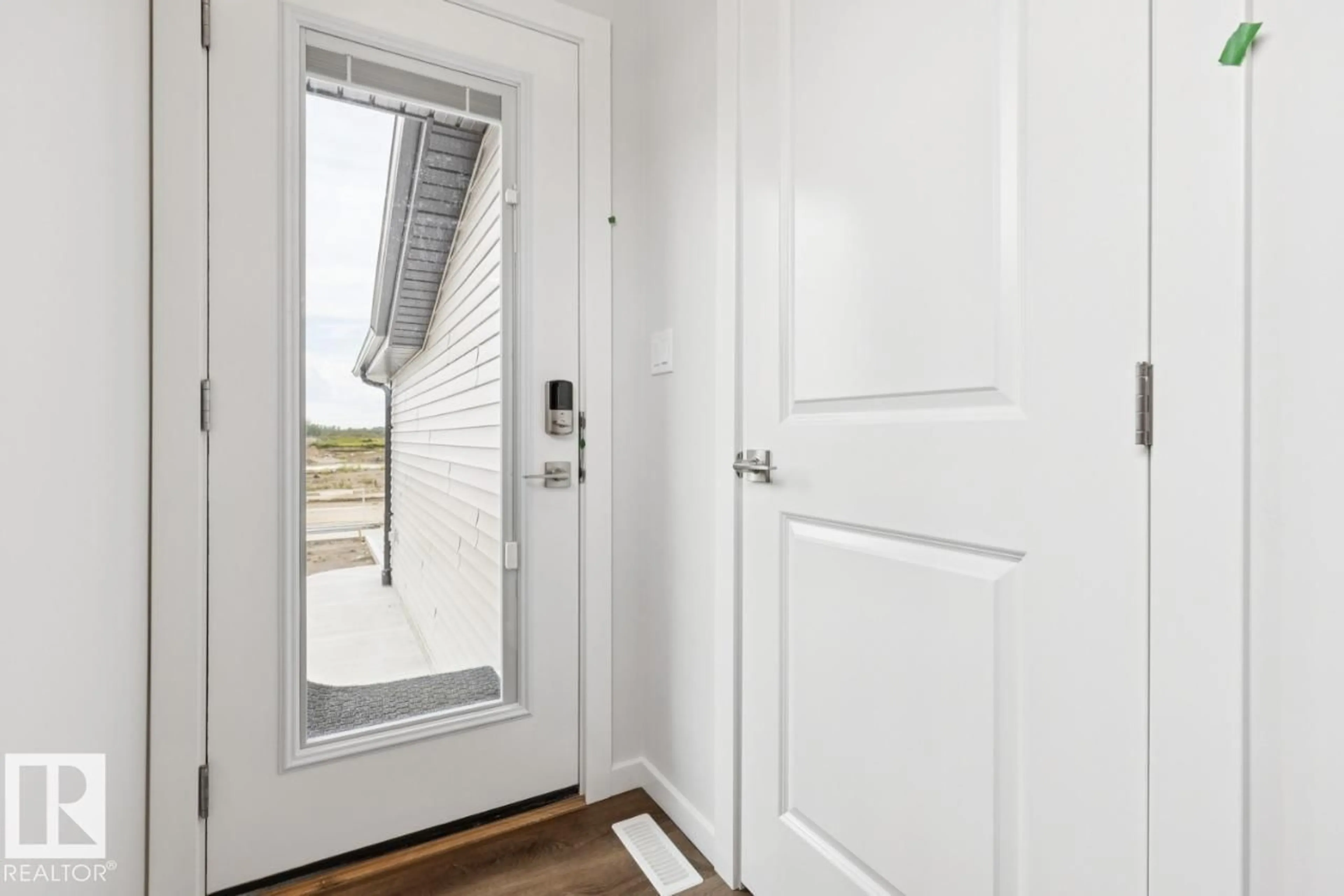Indoor entryway for 2482 EGRET LO, Edmonton Alberta T6M3R4