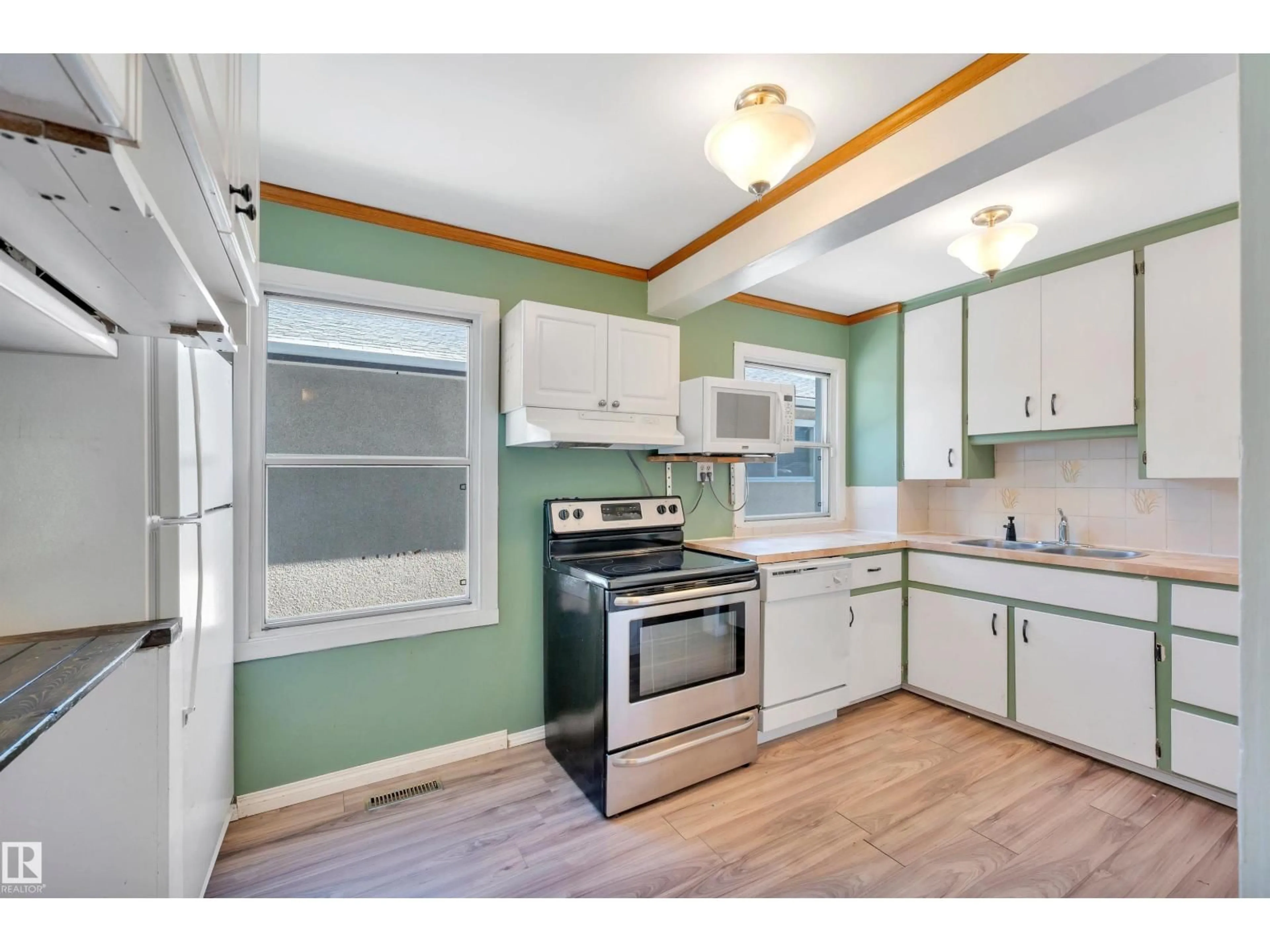Standard kitchen, unknown for 11719 91 ST, Edmonton Alberta T4B5B2