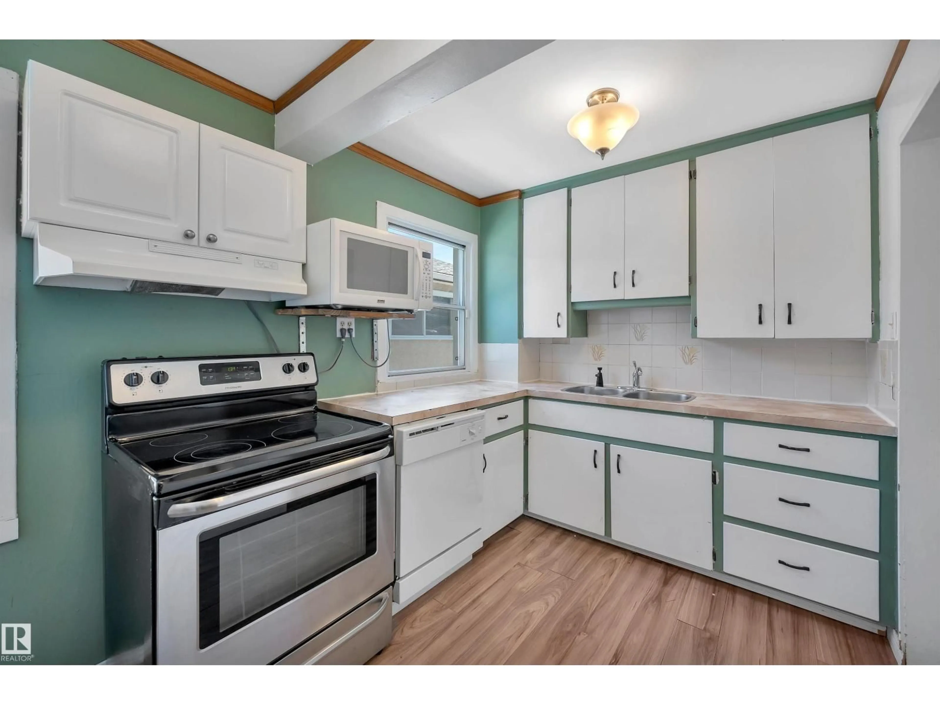 Standard kitchen, unknown for 11719 91 ST, Edmonton Alberta T4B5B2
