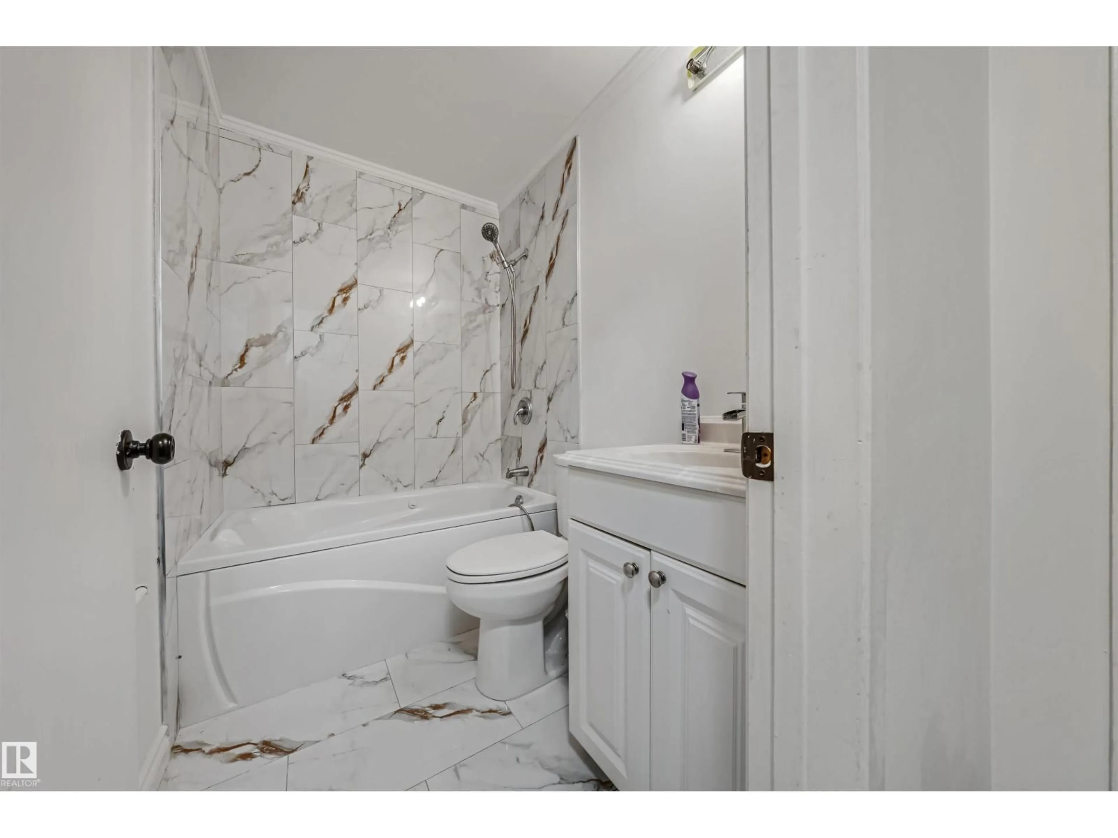 Standard bathroom, ceramic/tile floor for 2831 36 ST, Edmonton Alberta T6L3Y6