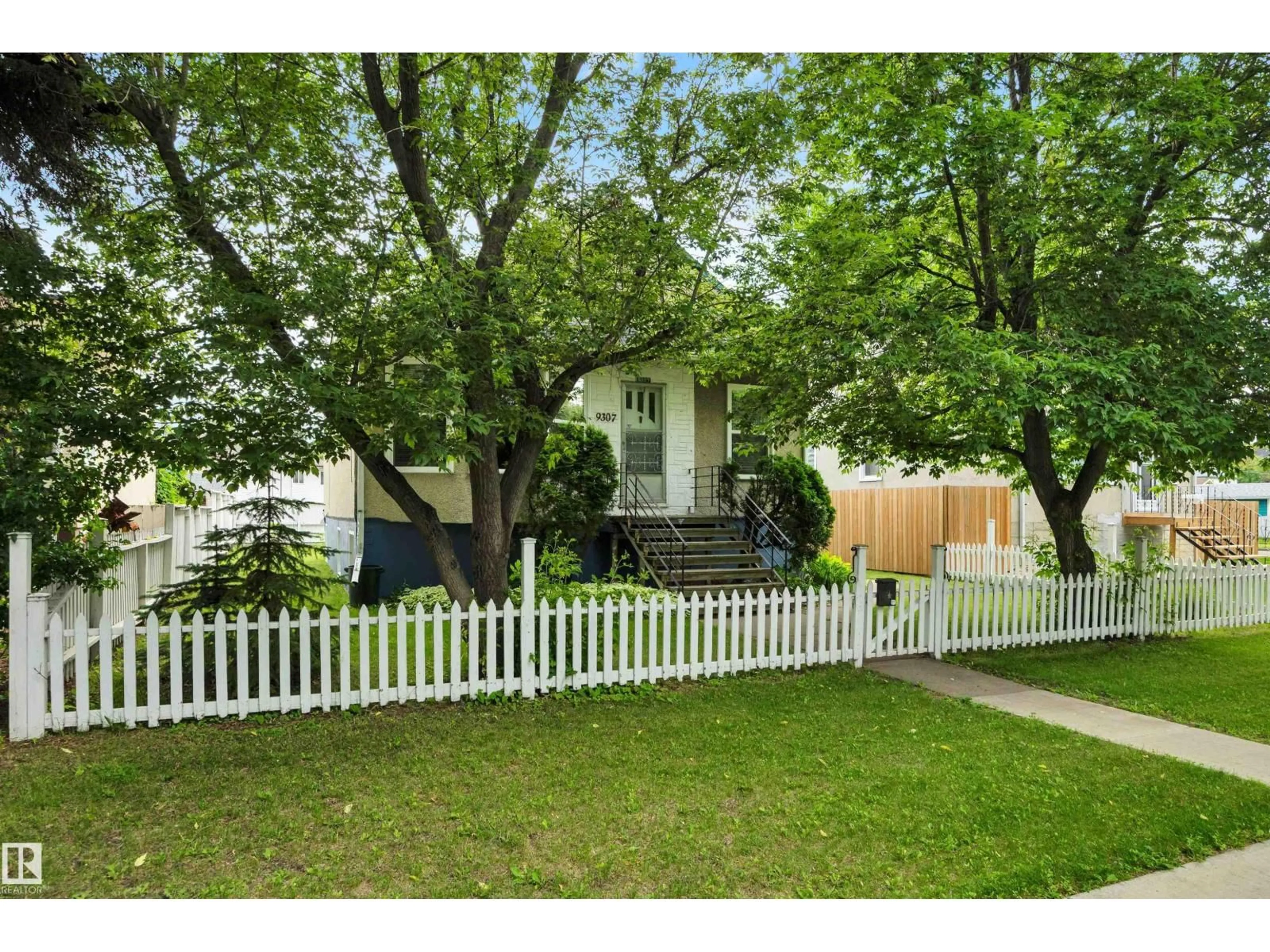 Unknown for 9307 92 ST, Edmonton Alberta T6C3R7