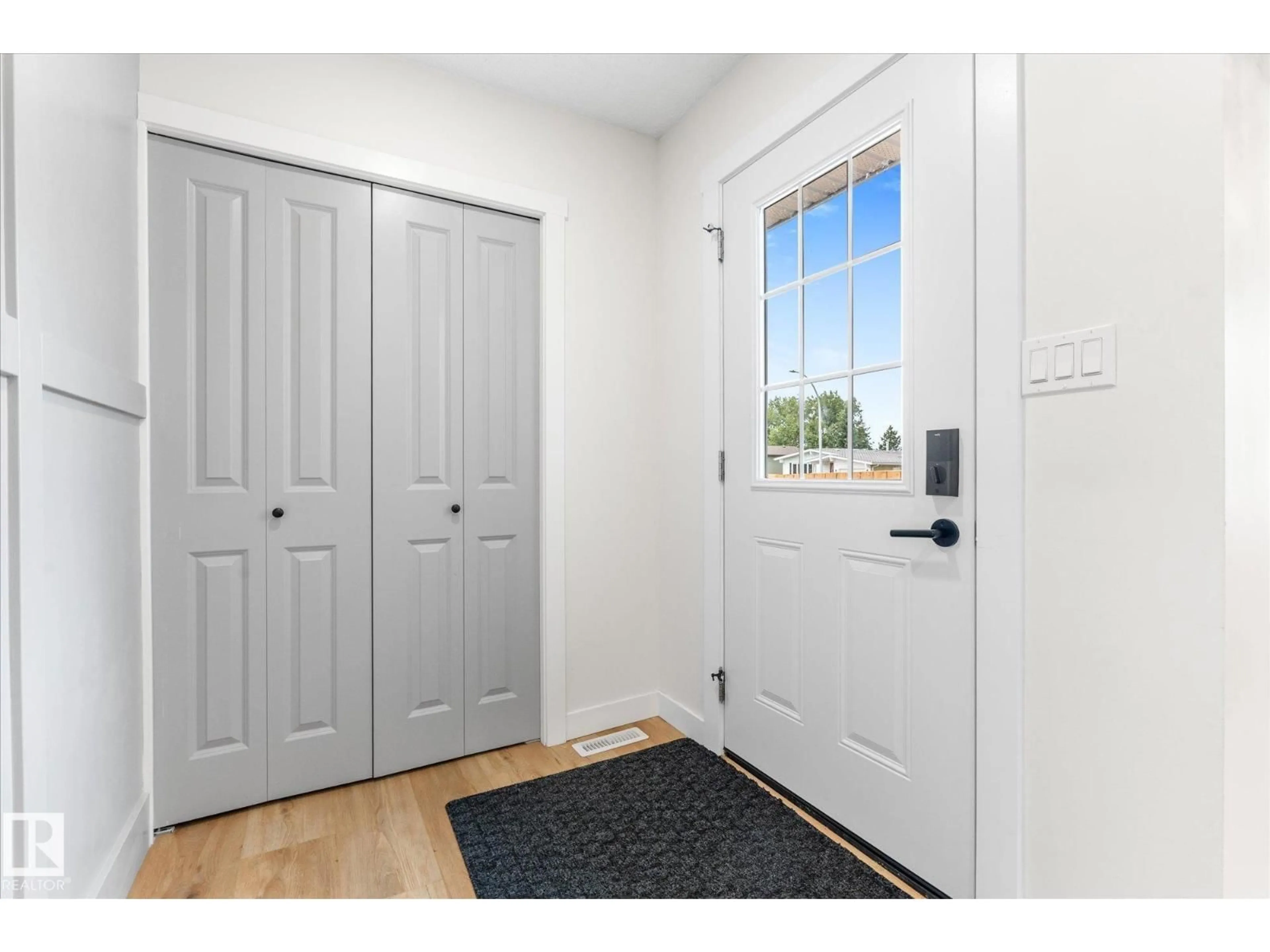 Indoor entryway for 4009 37 AV NW, Leduc Alberta T9E6E1