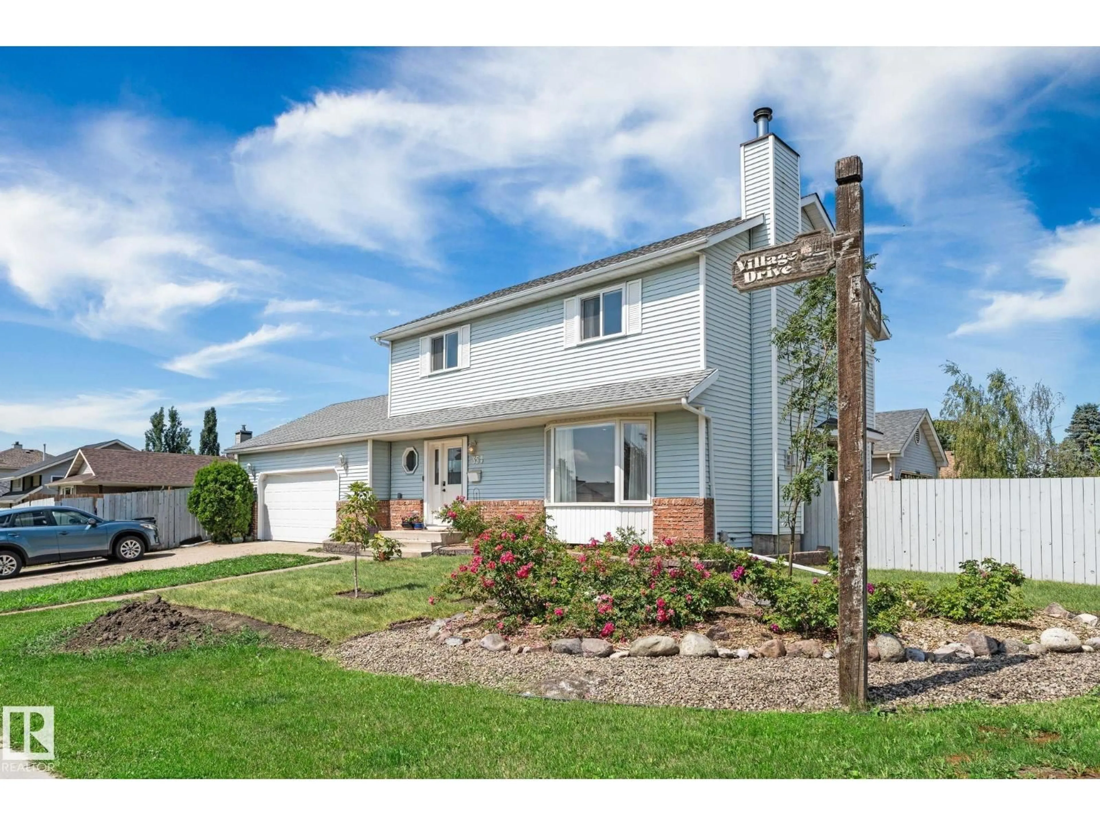 Home with vinyl exterior material, street for 354 VILLAGE DR, Sherwood Park Alberta T8A4N3