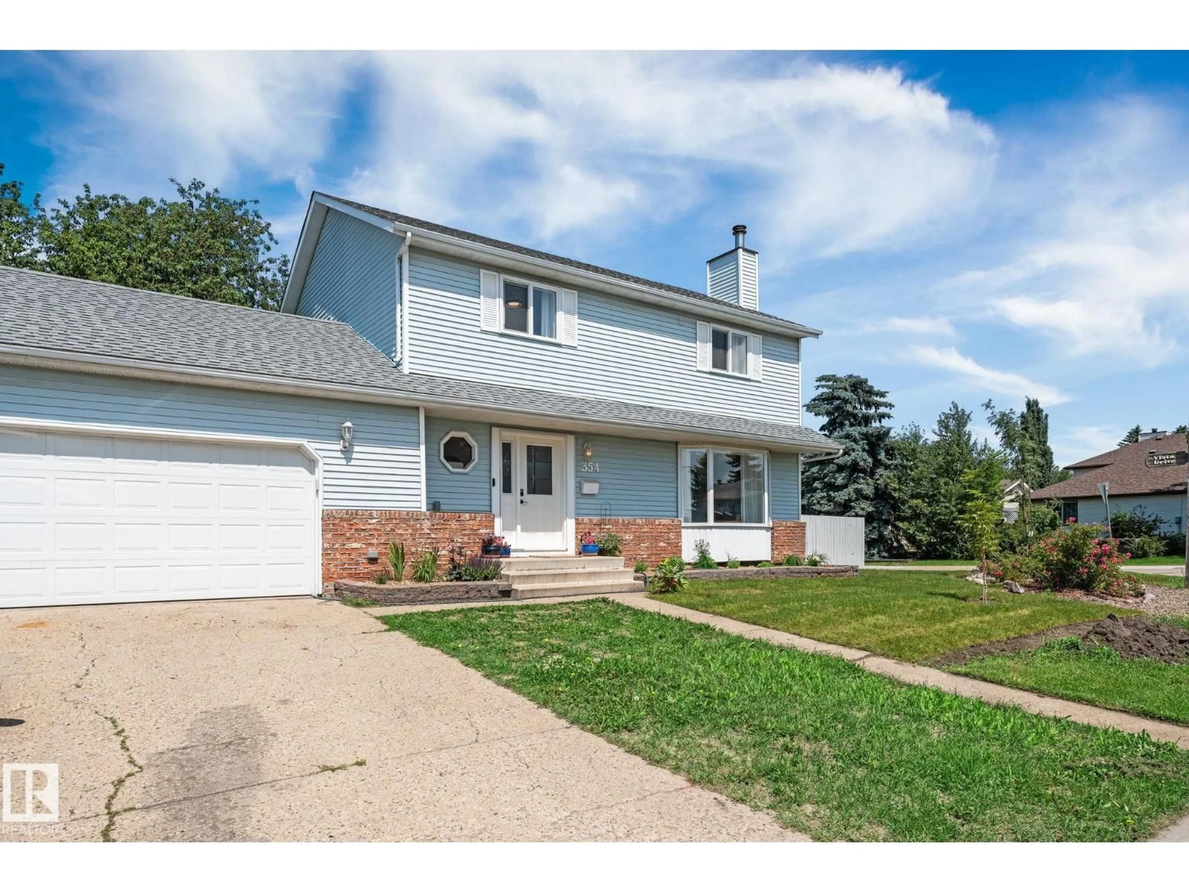 Home with vinyl exterior material, street for 354 VILLAGE DR, Sherwood Park Alberta T8A4N3
