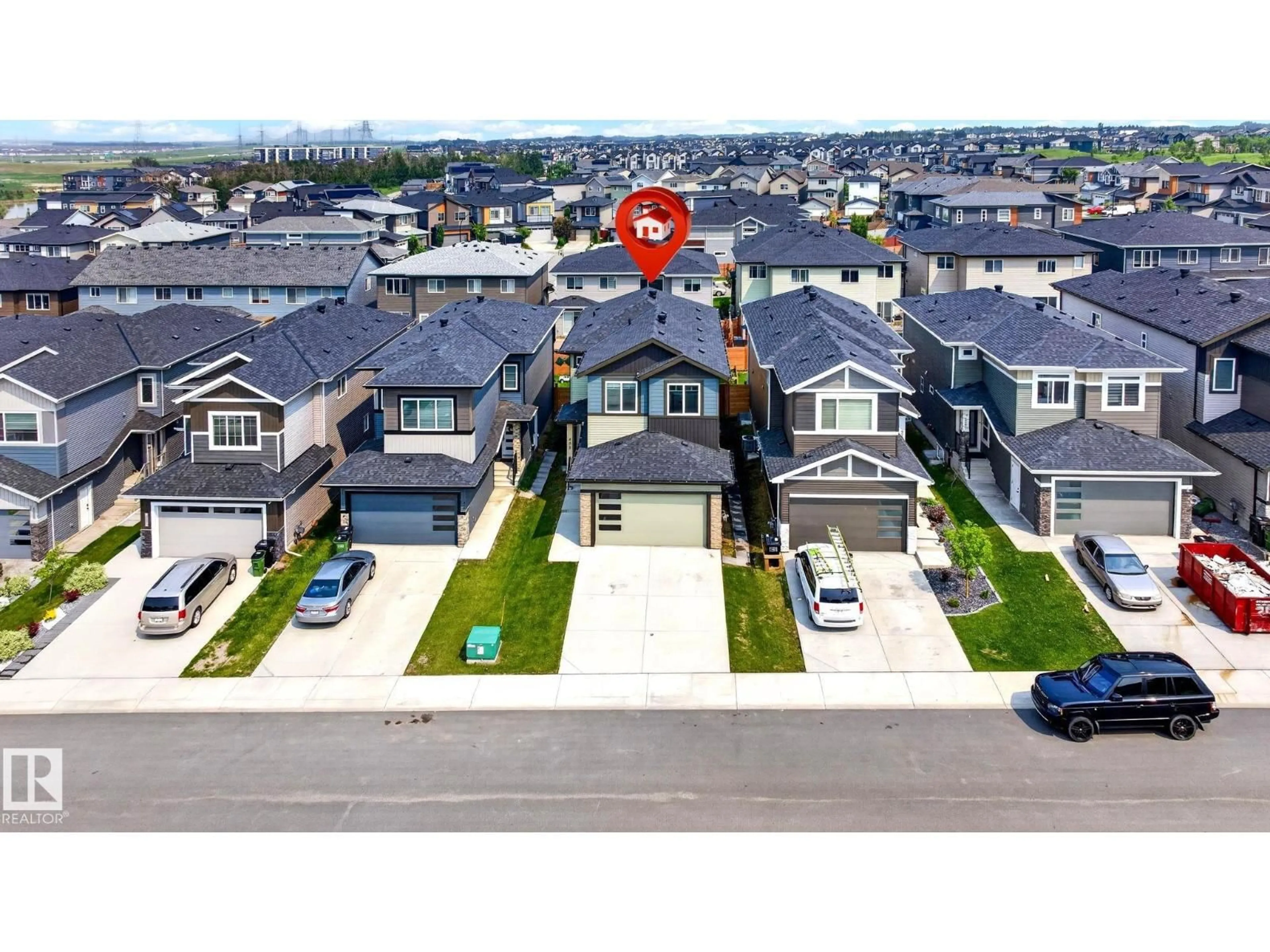 A pic from outside/outdoor area/front of a property/back of a property/a pic from drone, street for 423 42 ST, Edmonton Alberta T6X2L4