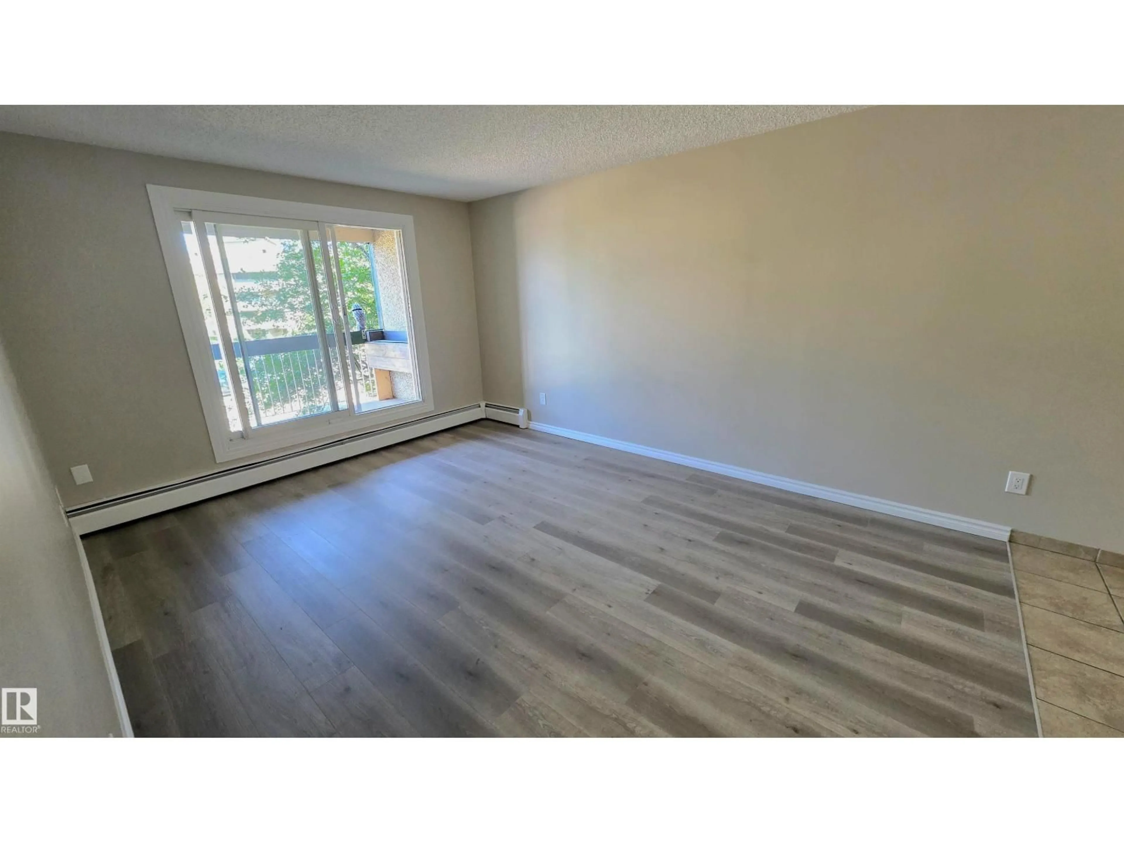 A pic of a room for 4810 MILL WOODS SOUTH RD, Edmonton Alberta T6L5N9