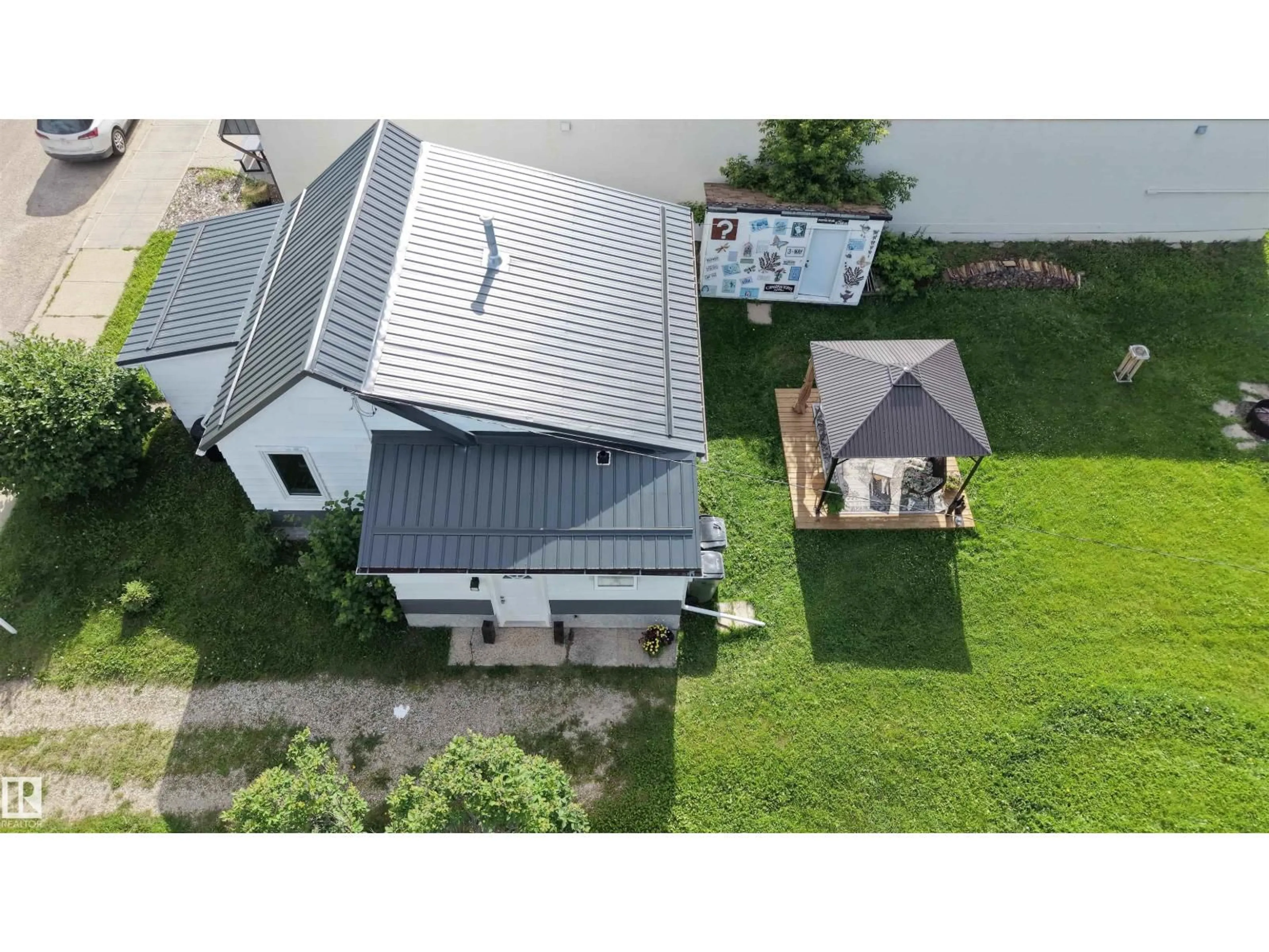 A pic from outside/outdoor area/front of a property/back of a property/a pic from drone, building for 4912 49 AV, Onoway Alberta T0E1V0