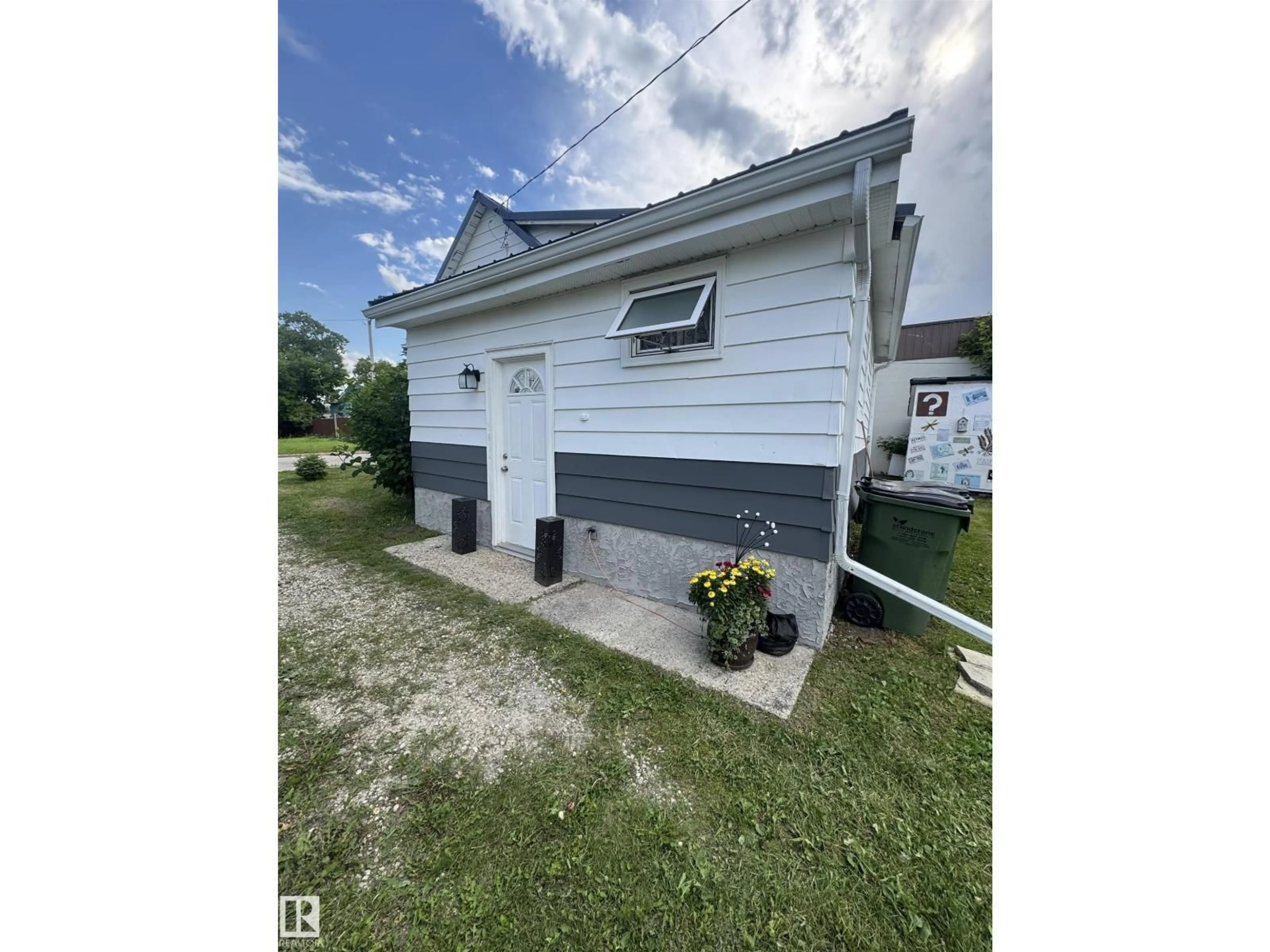 Shed for 4912 49 AV, Onoway Alberta T0E1V0