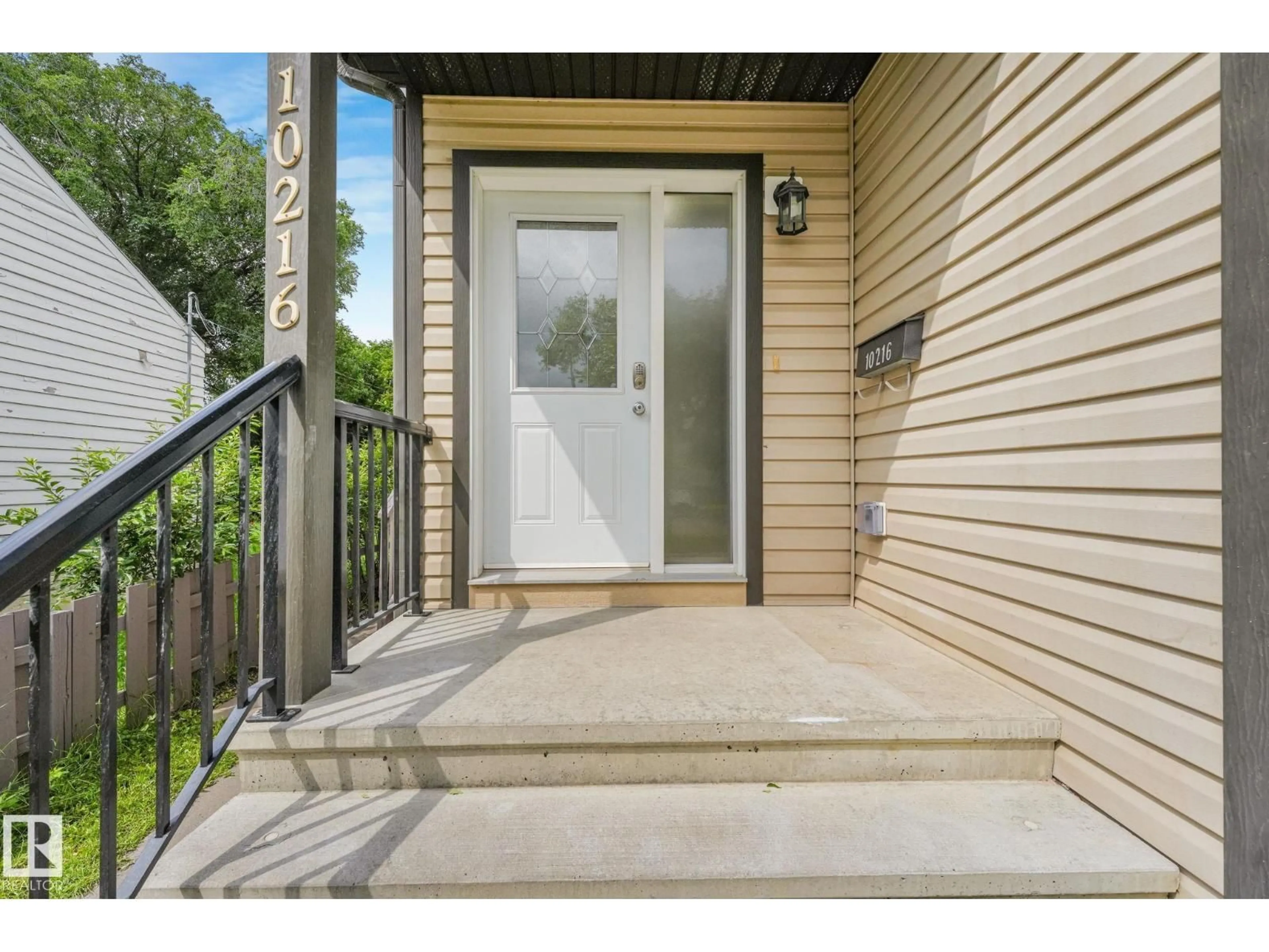 Indoor entryway for 10216 150 ST, Edmonton Alberta T5P1P3