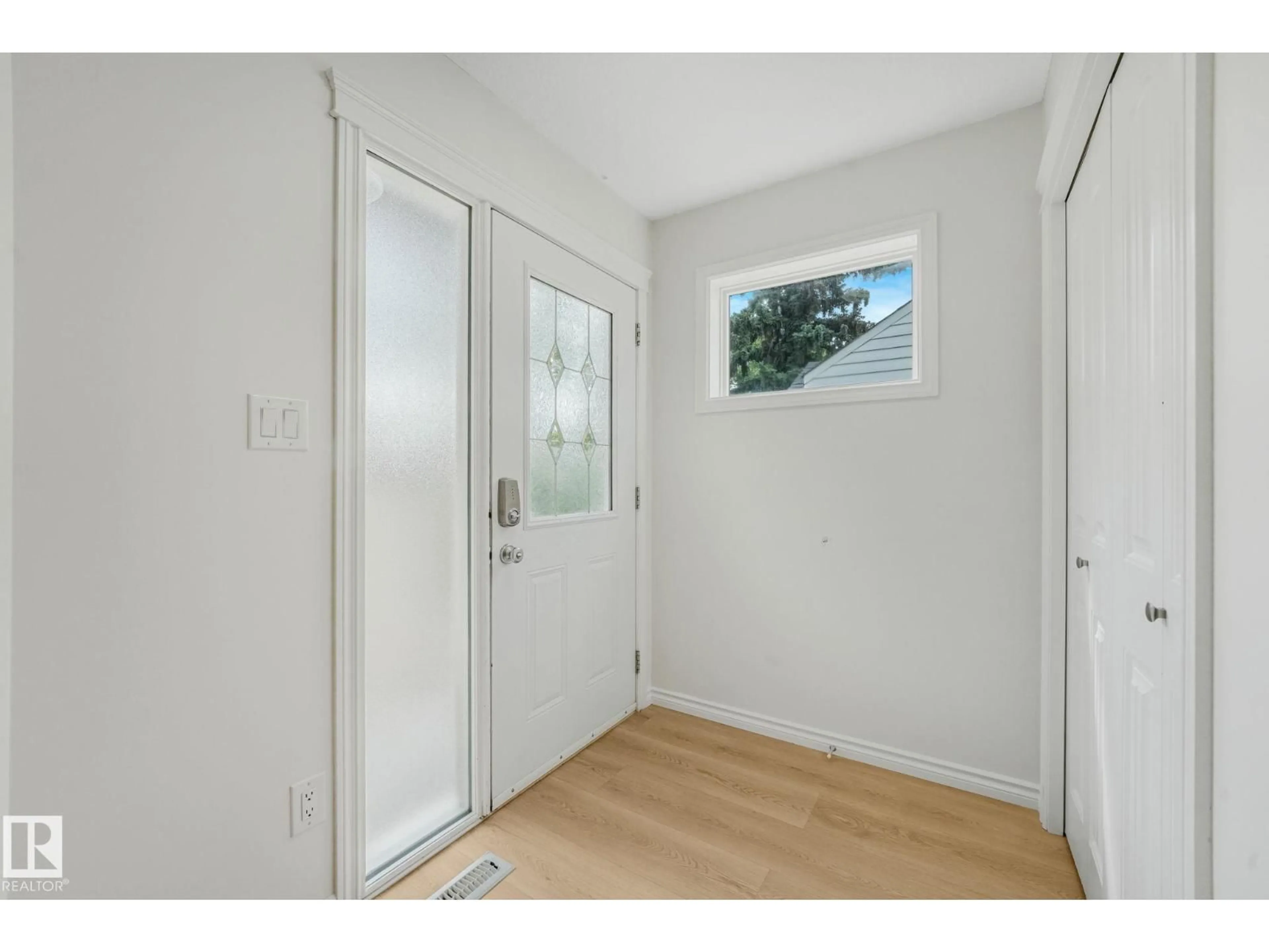 Indoor entryway for 10216 150 ST, Edmonton Alberta T5P1P3