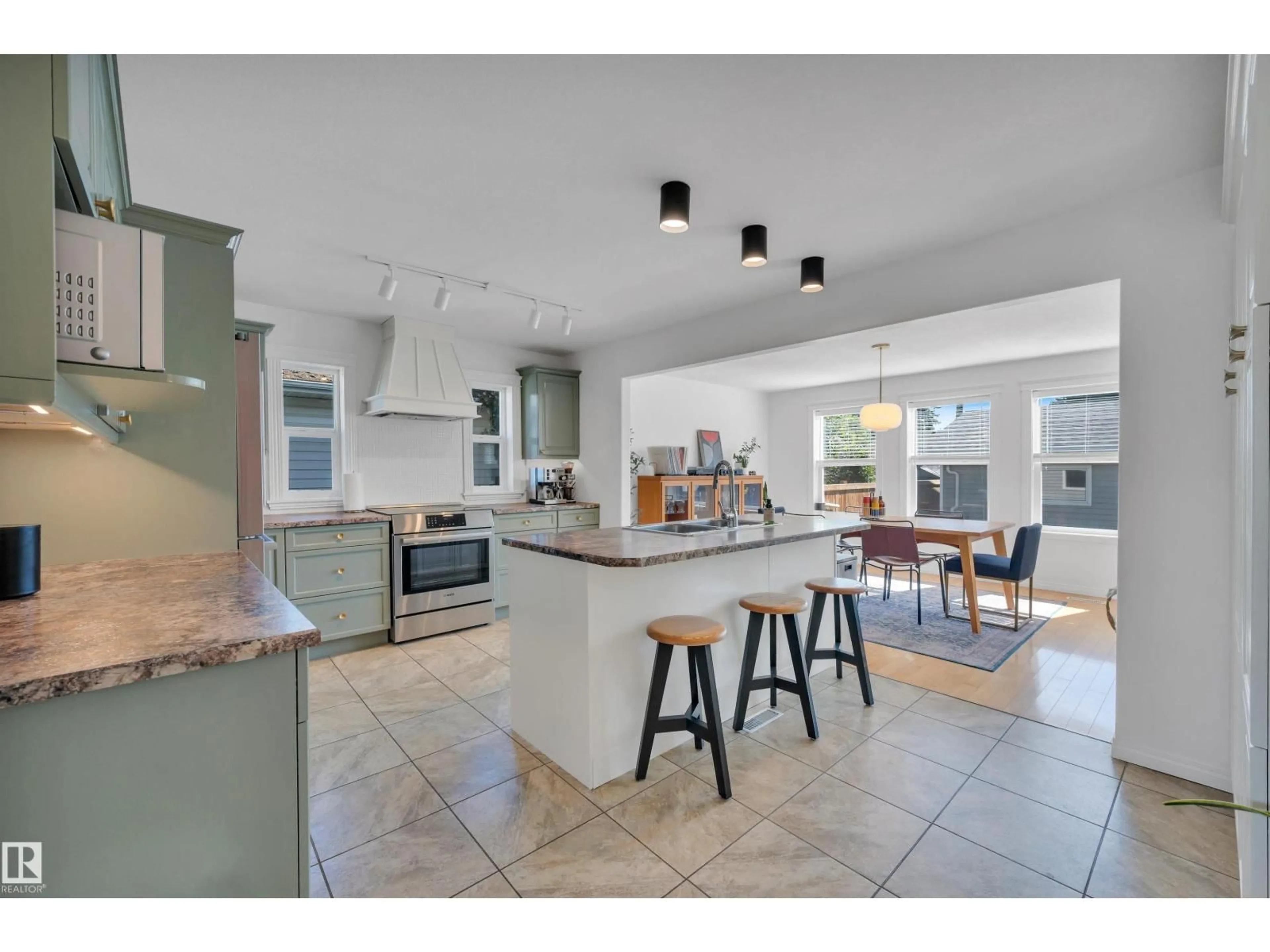 Open concept kitchen, ceramic/tile floor for NW - 9015 148 ST, Edmonton Alberta T5R0Y5