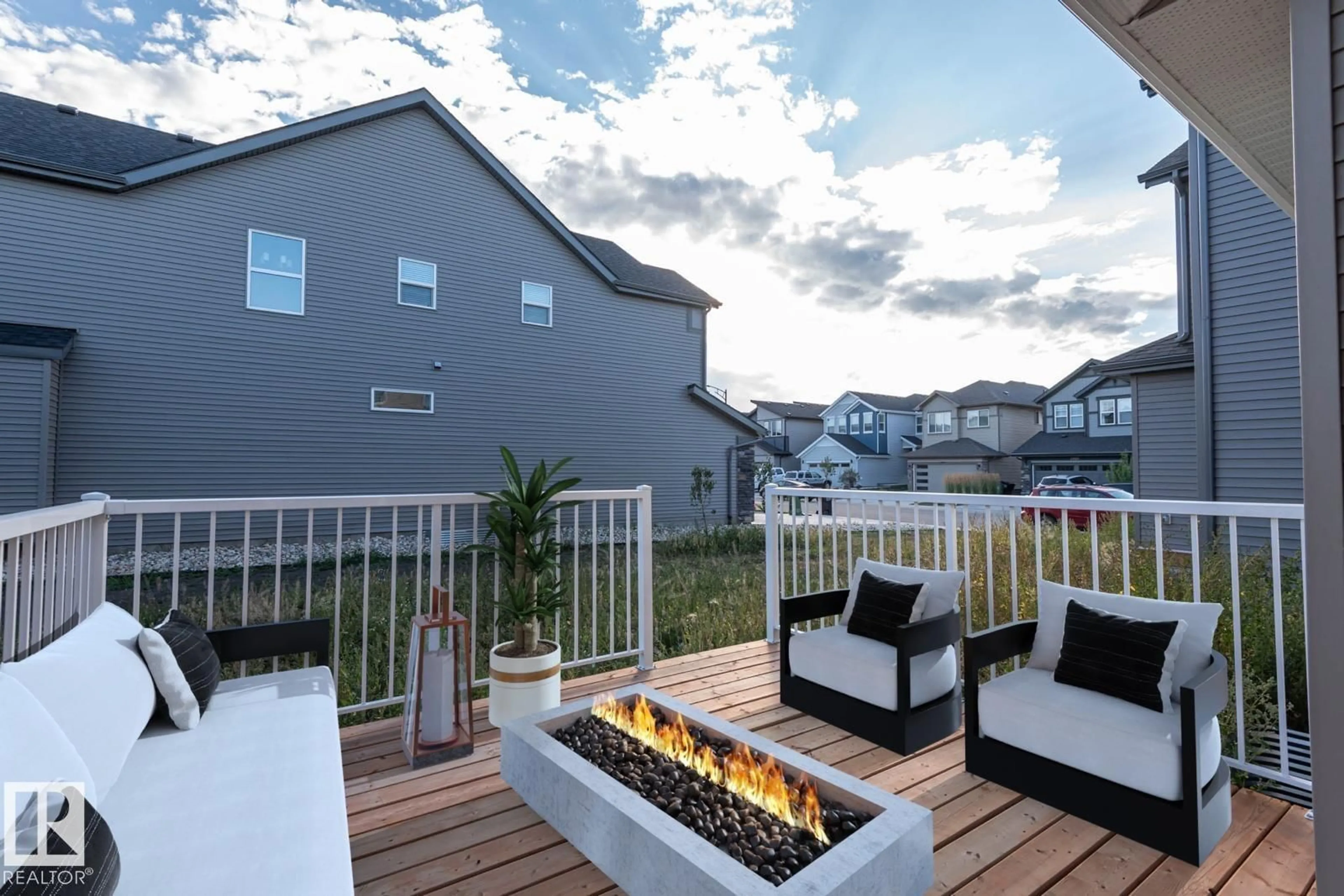 Patio, unknown for 2635 DONAGHEY CR, Edmonton Alberta T6W4T1