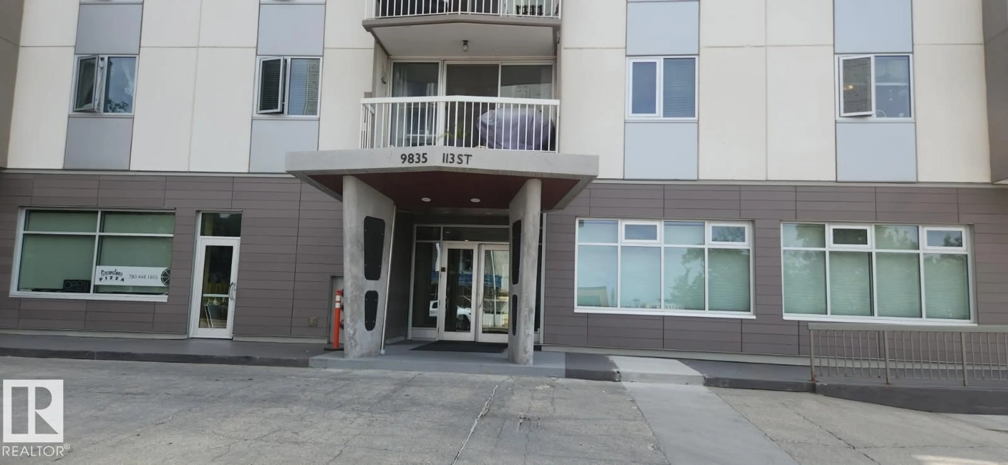 Indoor foyer for #407 - 9835 113 ST, Edmonton Alberta T5K1N4
